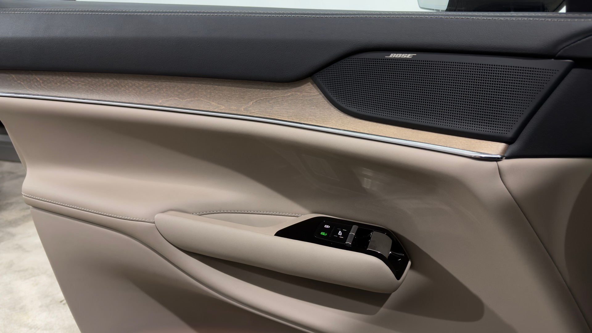 VOLVO EX90 Twin Plus AWD-image-14