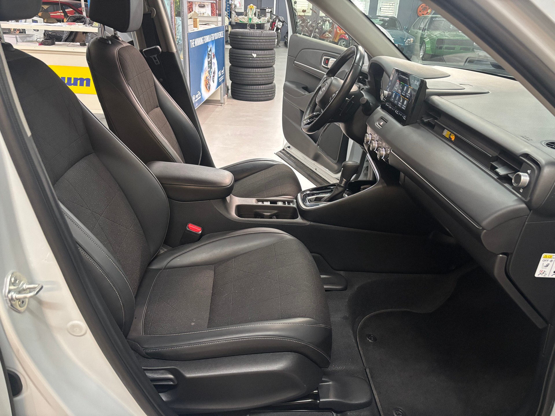 HONDA HR-V 1.5i-MMD Elegance CVT-image-12