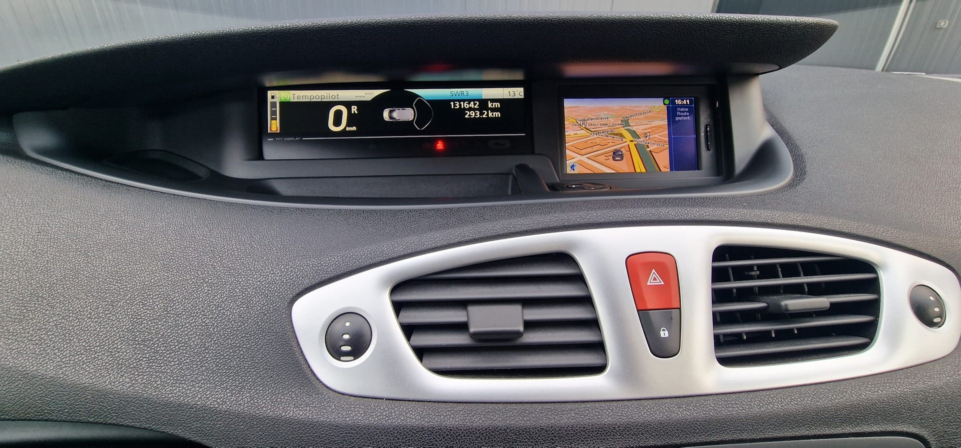 RENAULT Grand Scénic 2.0 16V Privilège X-Tronic CVT-image-12