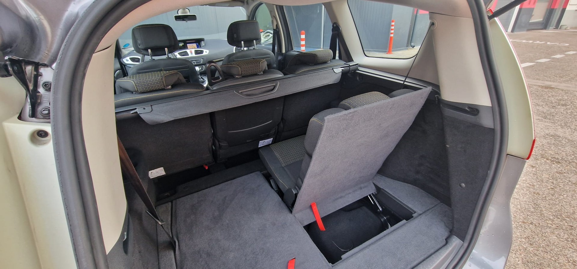 RENAULT Grand Scénic 2.0 16V Privilège X-Tronic CVT-image-11