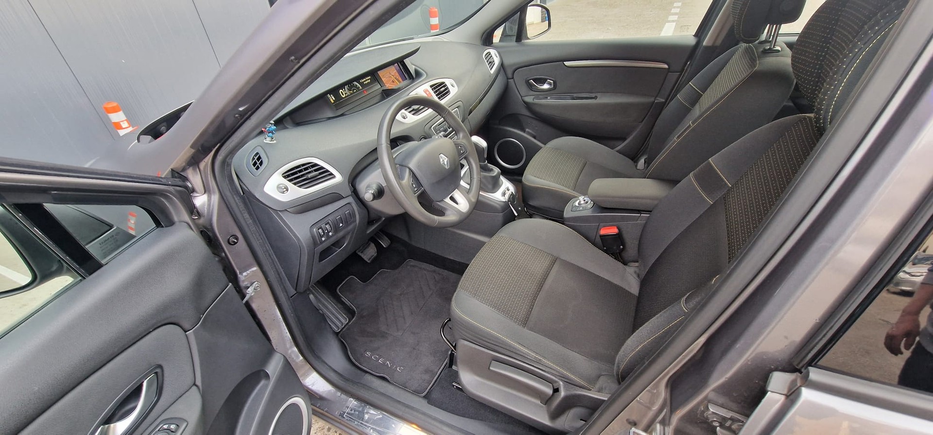 RENAULT Grand Scénic 2.0 16V Privilège X-Tronic CVT-image-15