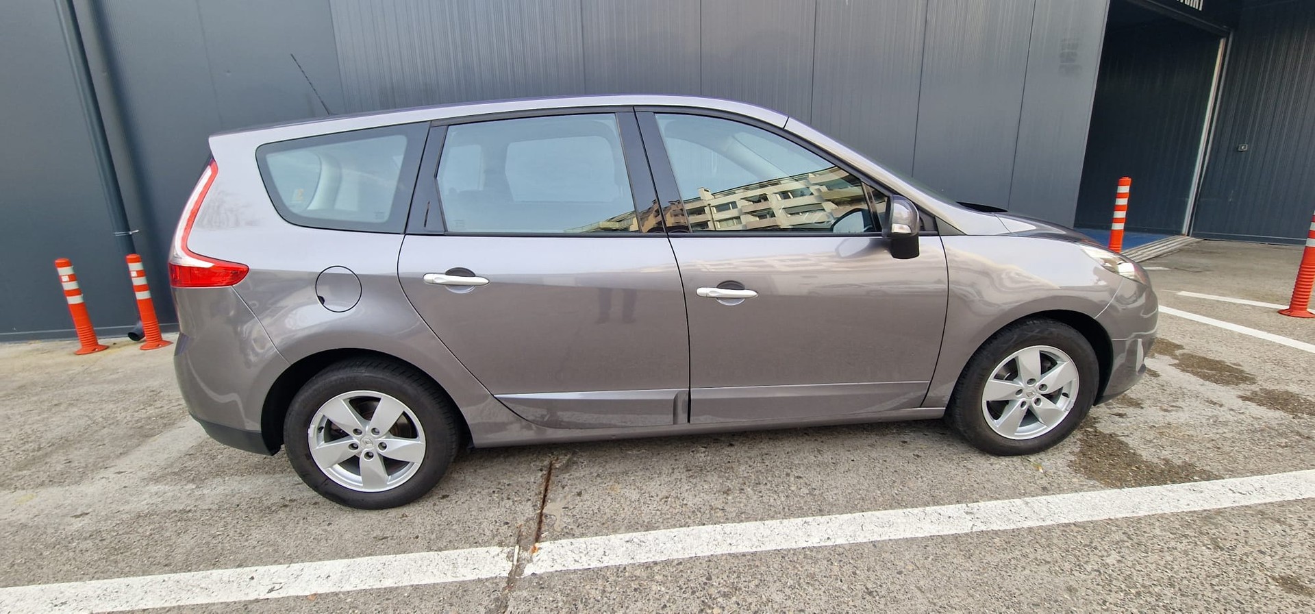 RENAULT Grand Scénic 2.0 16V Privilège X-Tronic CVT-image-5