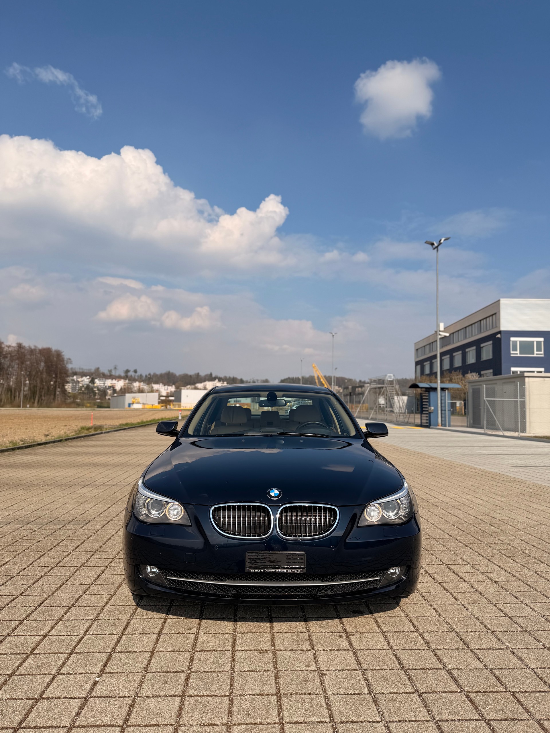 BMW 530xi Steptronic-showroom-element-2