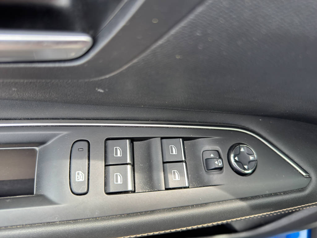 PEUGEOT 3008 1.6 Plug-in Hybrid4 GT-image-14