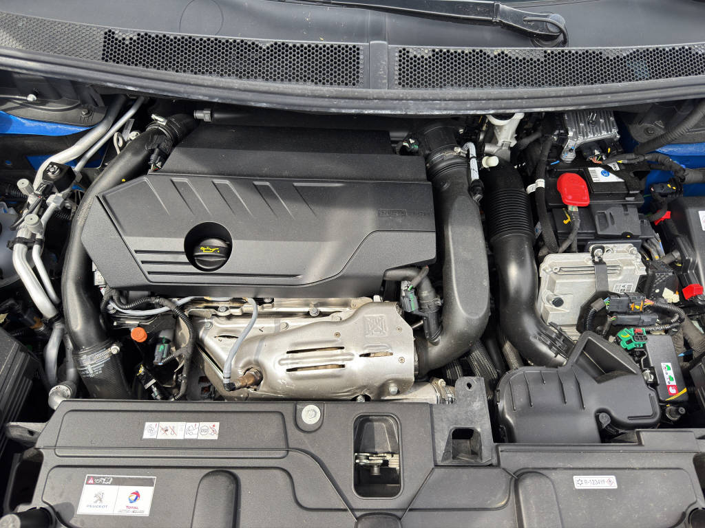 PEUGEOT 3008 1.6 Plug-in Hybrid4 GT-image-12