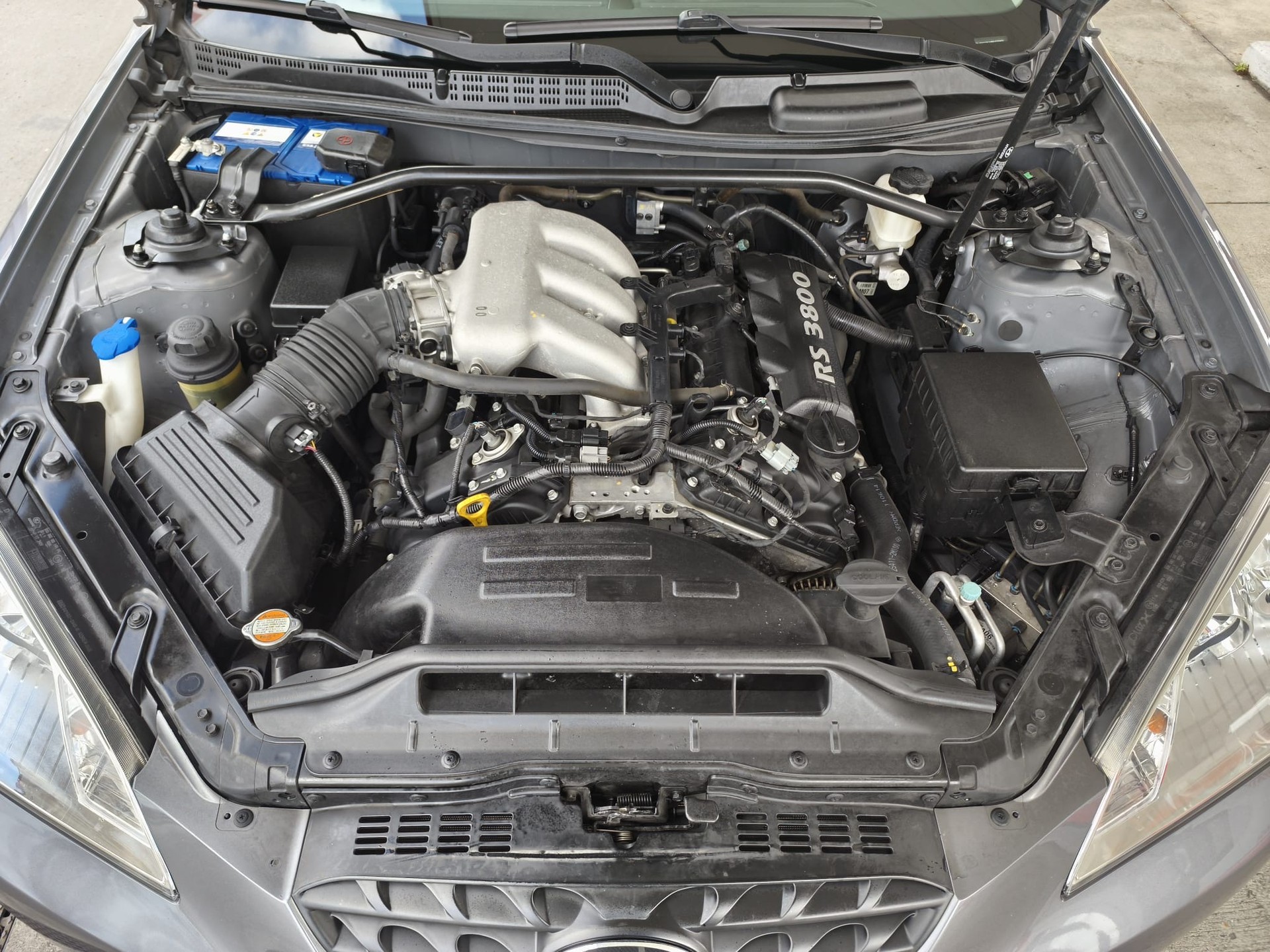 HYUNDAI Genesis 3.8 V6 Automatic-image-6