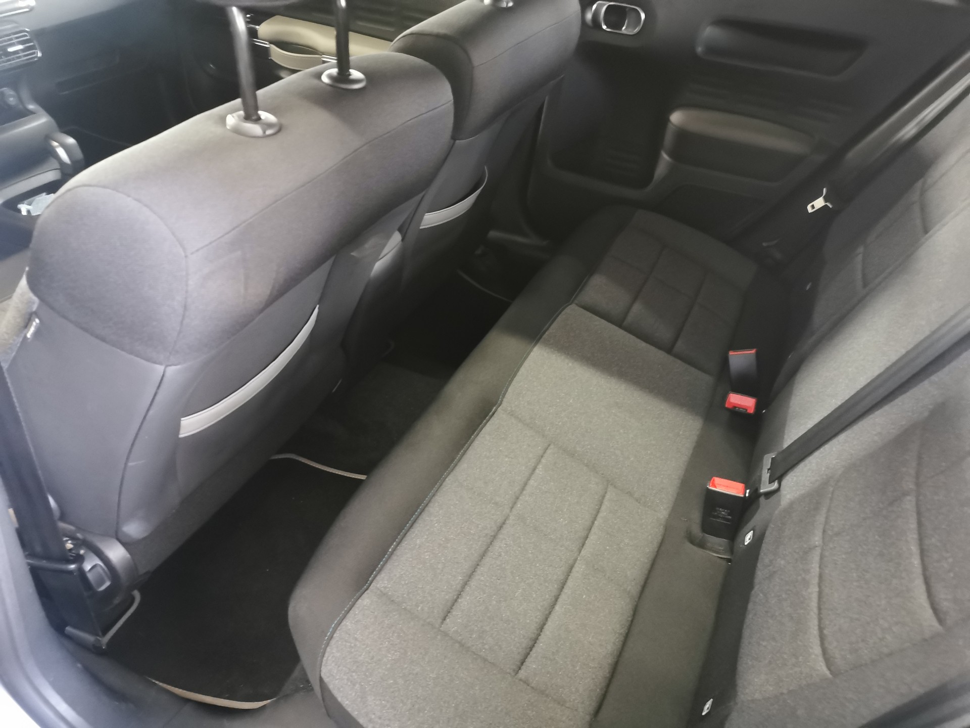 CITROEN C4 Cactus 1.5 Blue HDi Shine EAT6-image-12