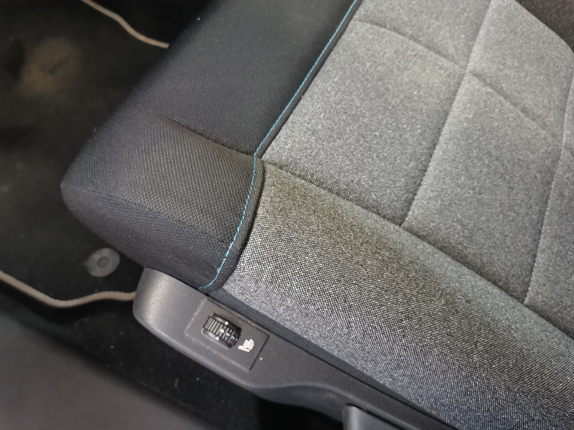 CITROEN C4 Cactus 1.5 Blue HDi Shine EAT6-image-13