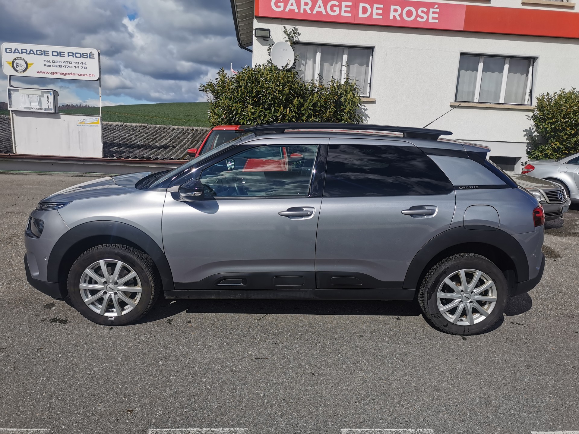 CITROEN C4 Cactus 1.5 Blue HDi Shine EAT6-image-2