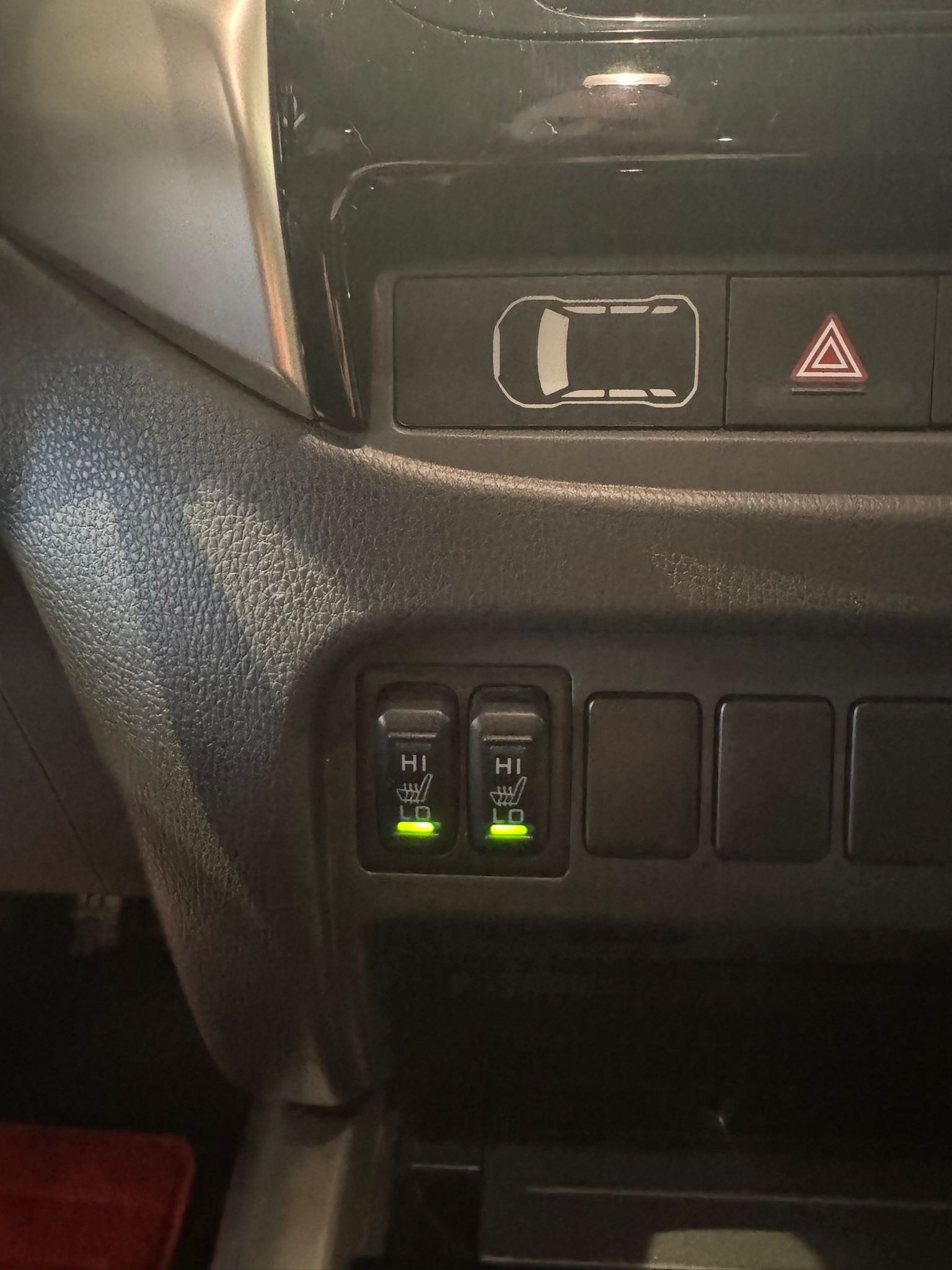 MITSUBISHI L 200 4x4 D-Cab Pick-up 2.4 DID 181 4x4 Black Line-image-27