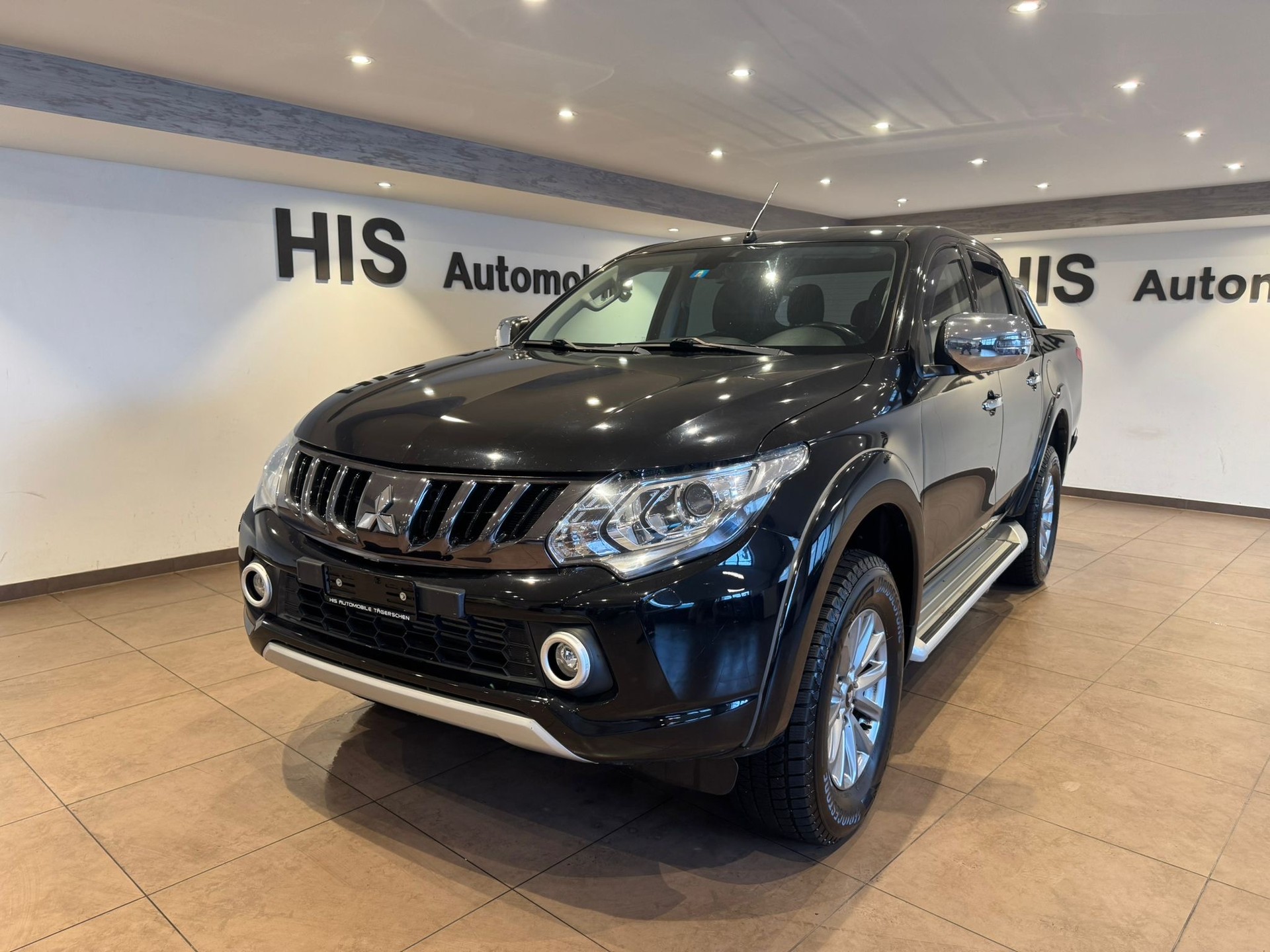 MITSUBISHI L 200 4x4 D-Cab Pick-up 2.4 DID 181 4x4 Black Line