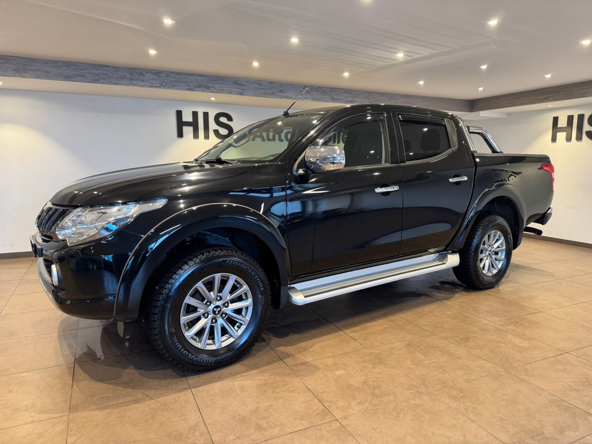 MITSUBISHI L 200 4x4 D-Cab Pick-up 2.4 DID 181 4x4 Black Line-image-4