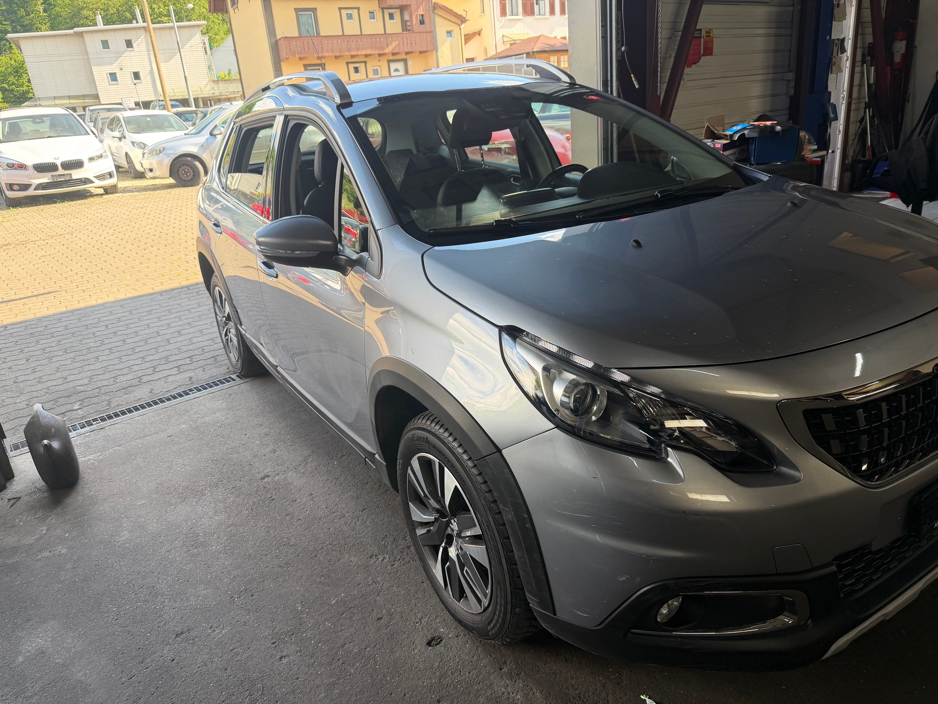 PEUGEOT 2008 1.2 PureTech GT Line EAT6-image-1