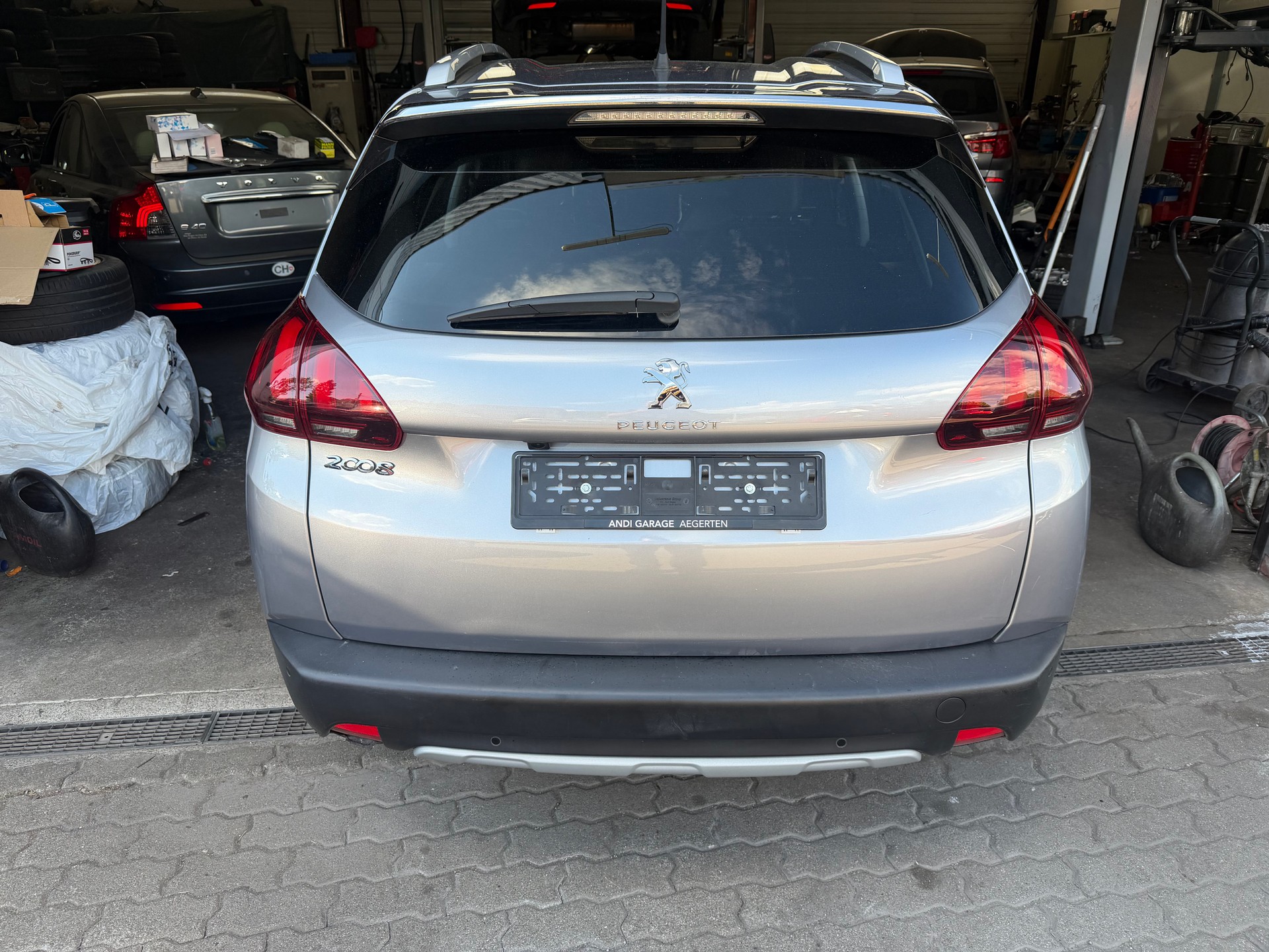 PEUGEOT 2008 1.2 PureTech GT Line EAT6-image-2