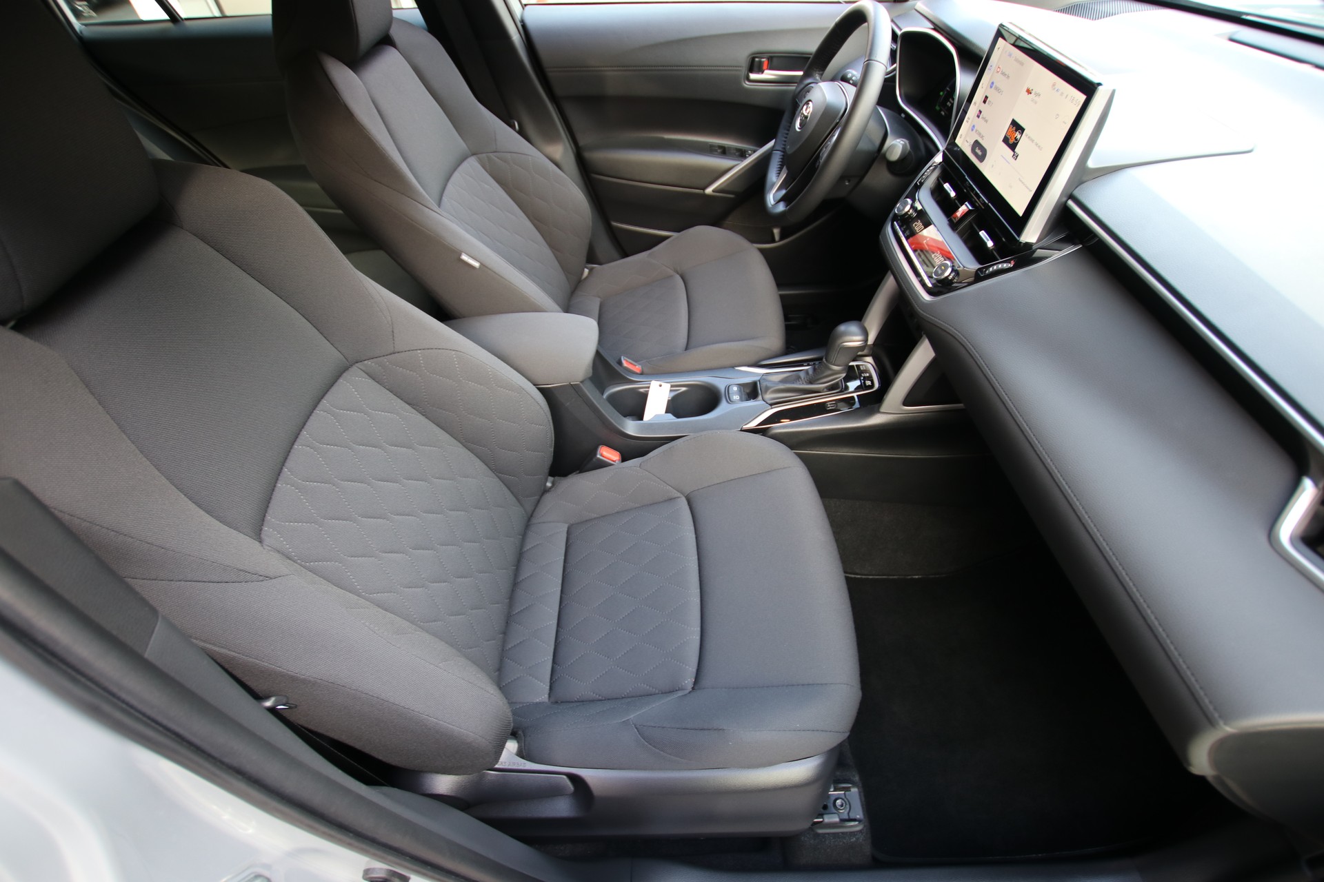 TOYOTA Corolla Cross 1.8 Trend e-CVT-image-12