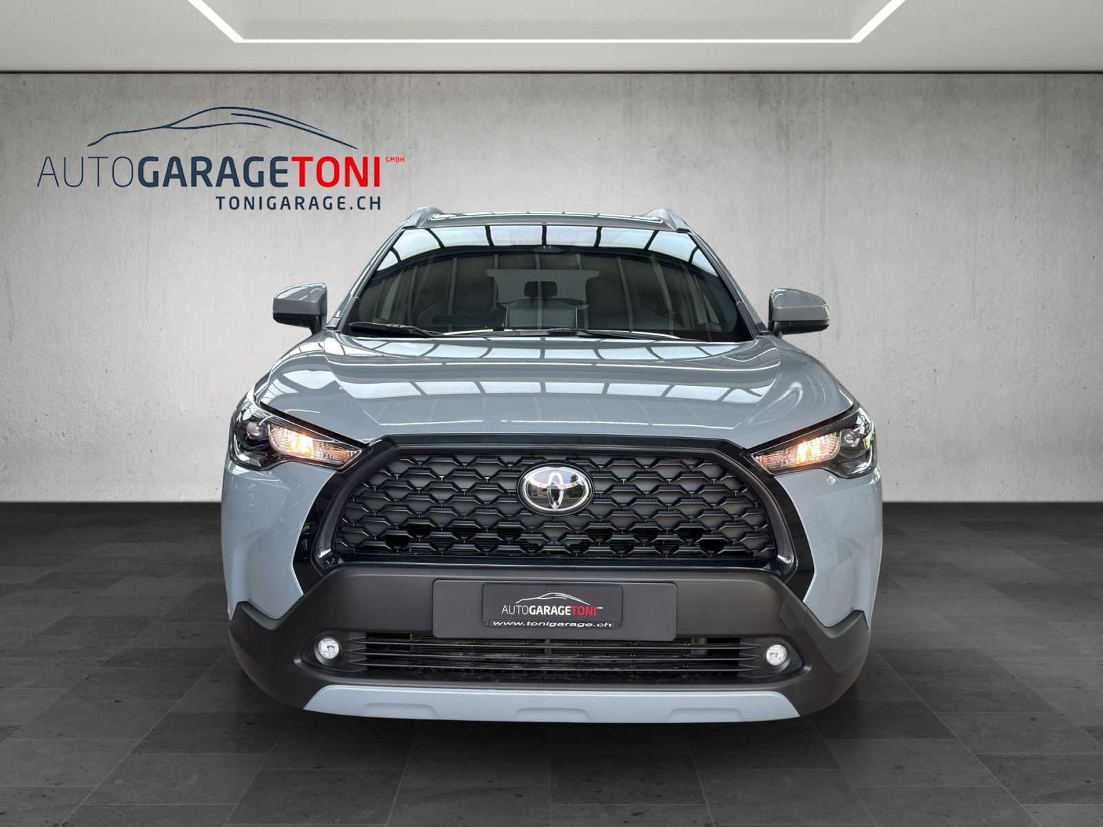 TOYOTA Corolla Cross 1.8 Trend e-CVT-showroom-element-2