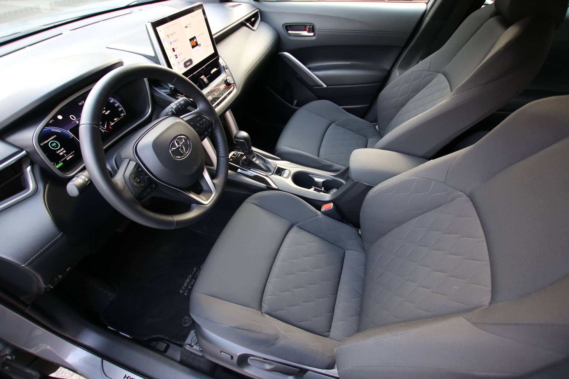 TOYOTA Corolla Cross 1.8 Trend e-CVT-image-11
