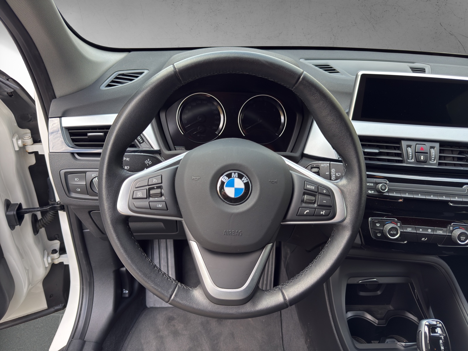 BMW X1 xDrive 18d Steptronic-image-12