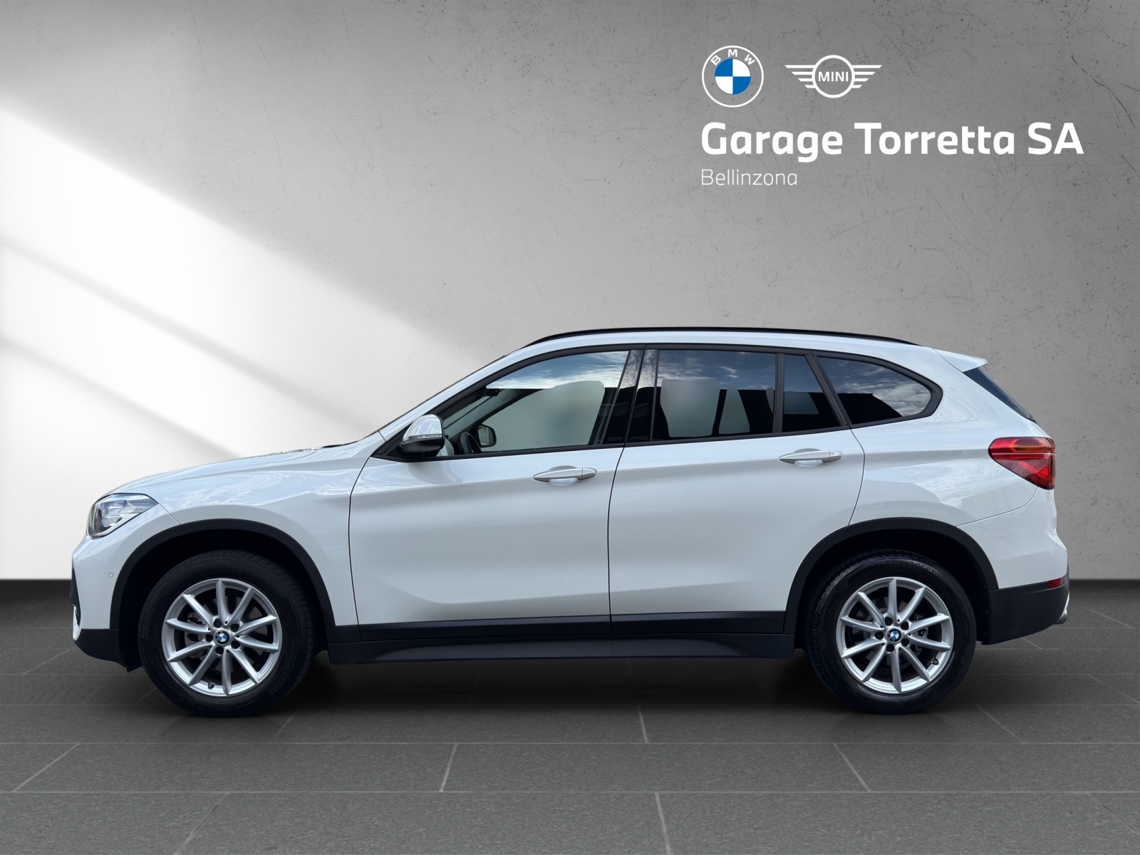 BMW X1 xDrive 18d Steptronic-showroom-element-1