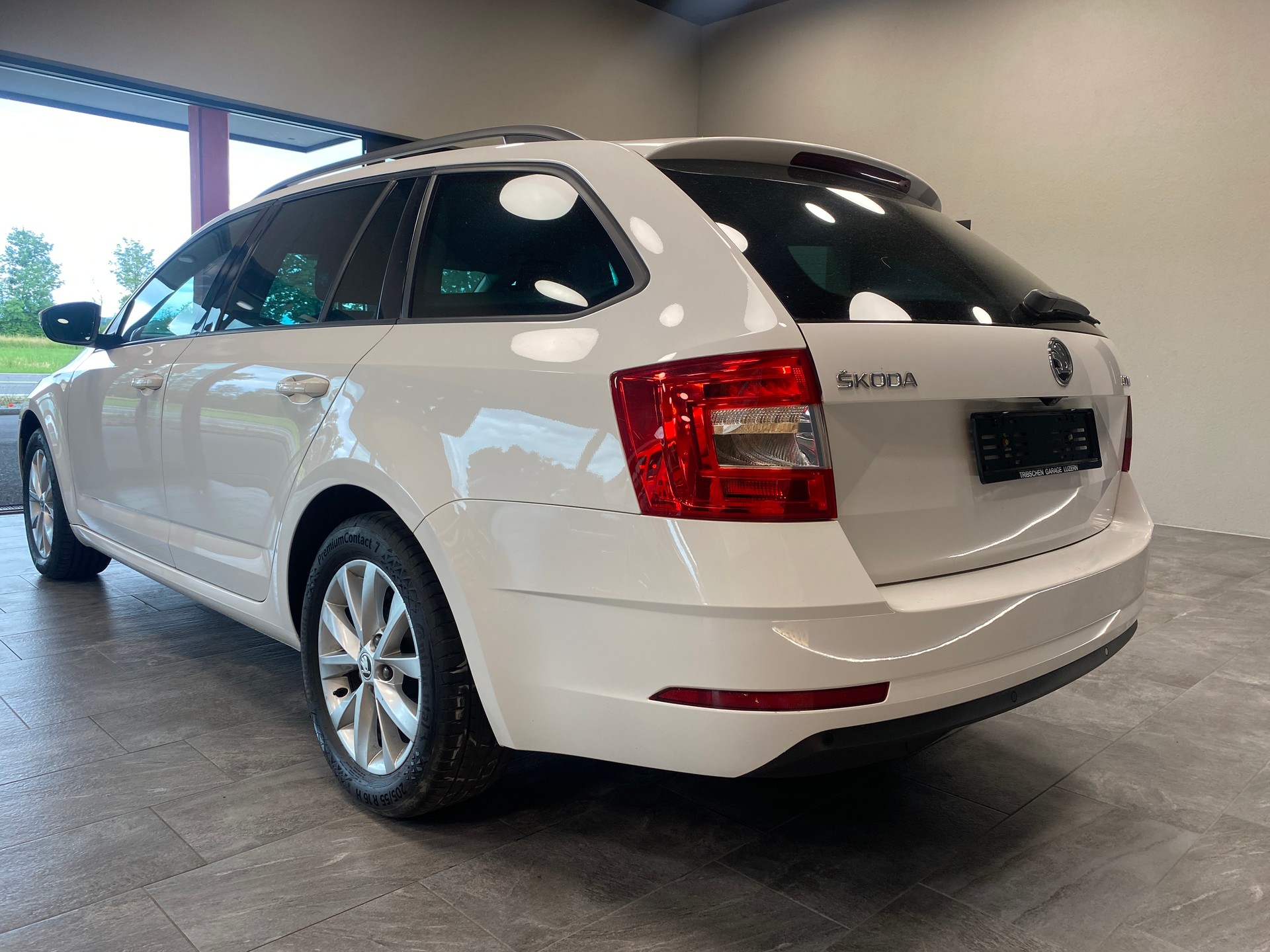 SKODA Octavia Combi 2.0 TDI Style DSG-showroom-element-2
