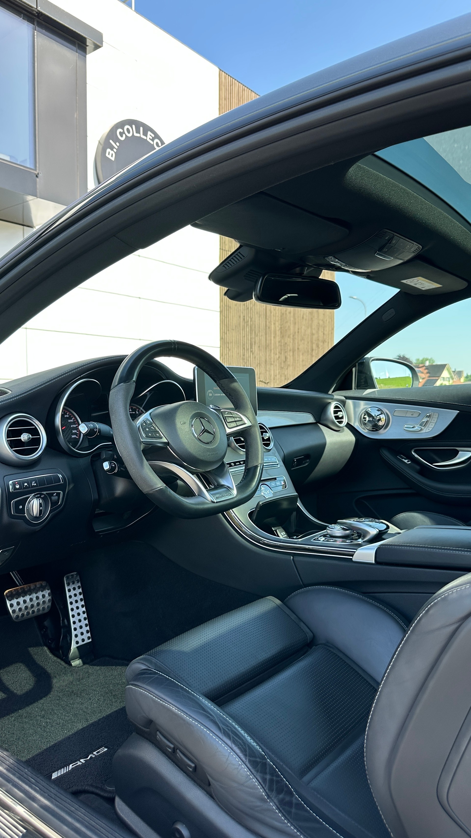 MERCEDES-BENZ C63 AMG S-image-14