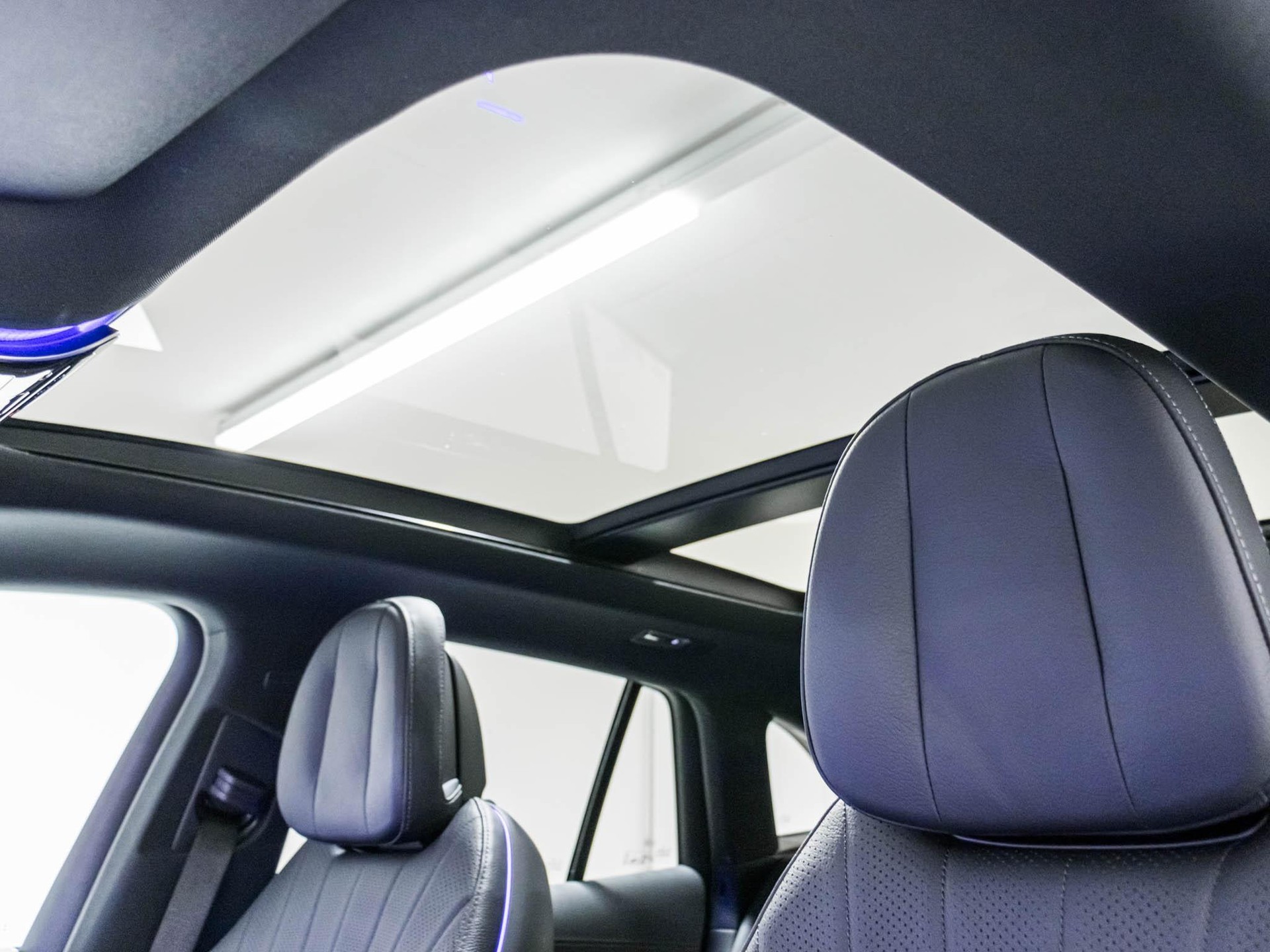 MERCEDES-BENZ EQE 350 4MATIC-image-8
