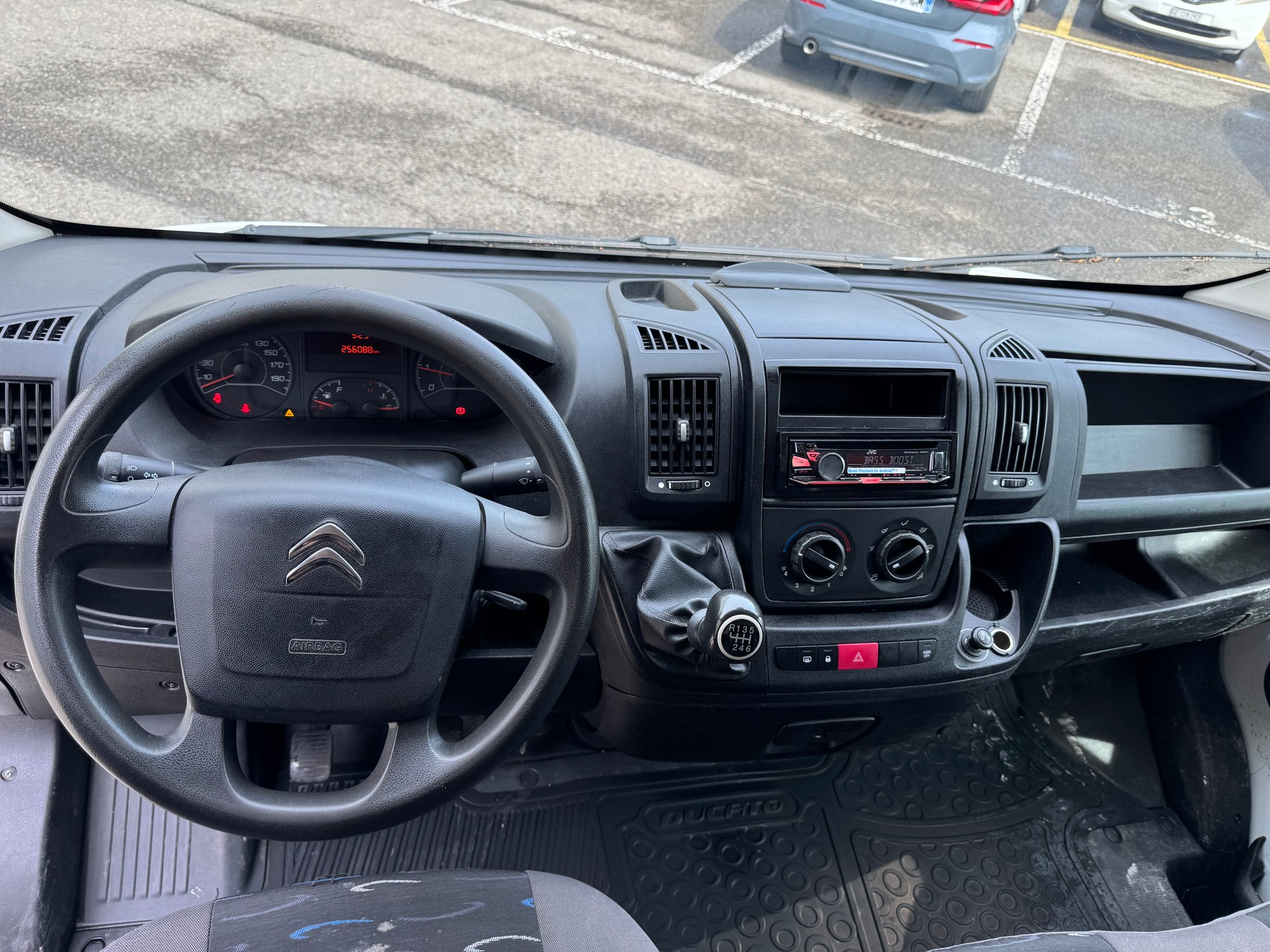 CITROEN Jumper 35 2.2 e-HDi 150 Confort L3H2-image-14