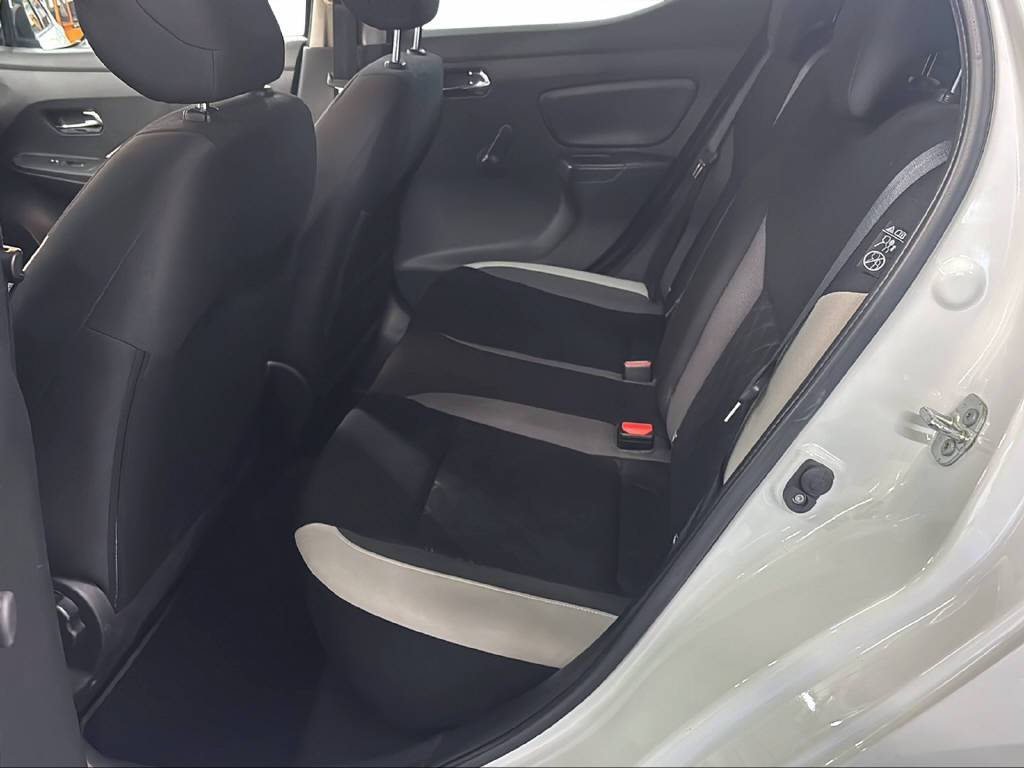 NISSAN Micra 0.9 IG-T N-Connecta-image-11