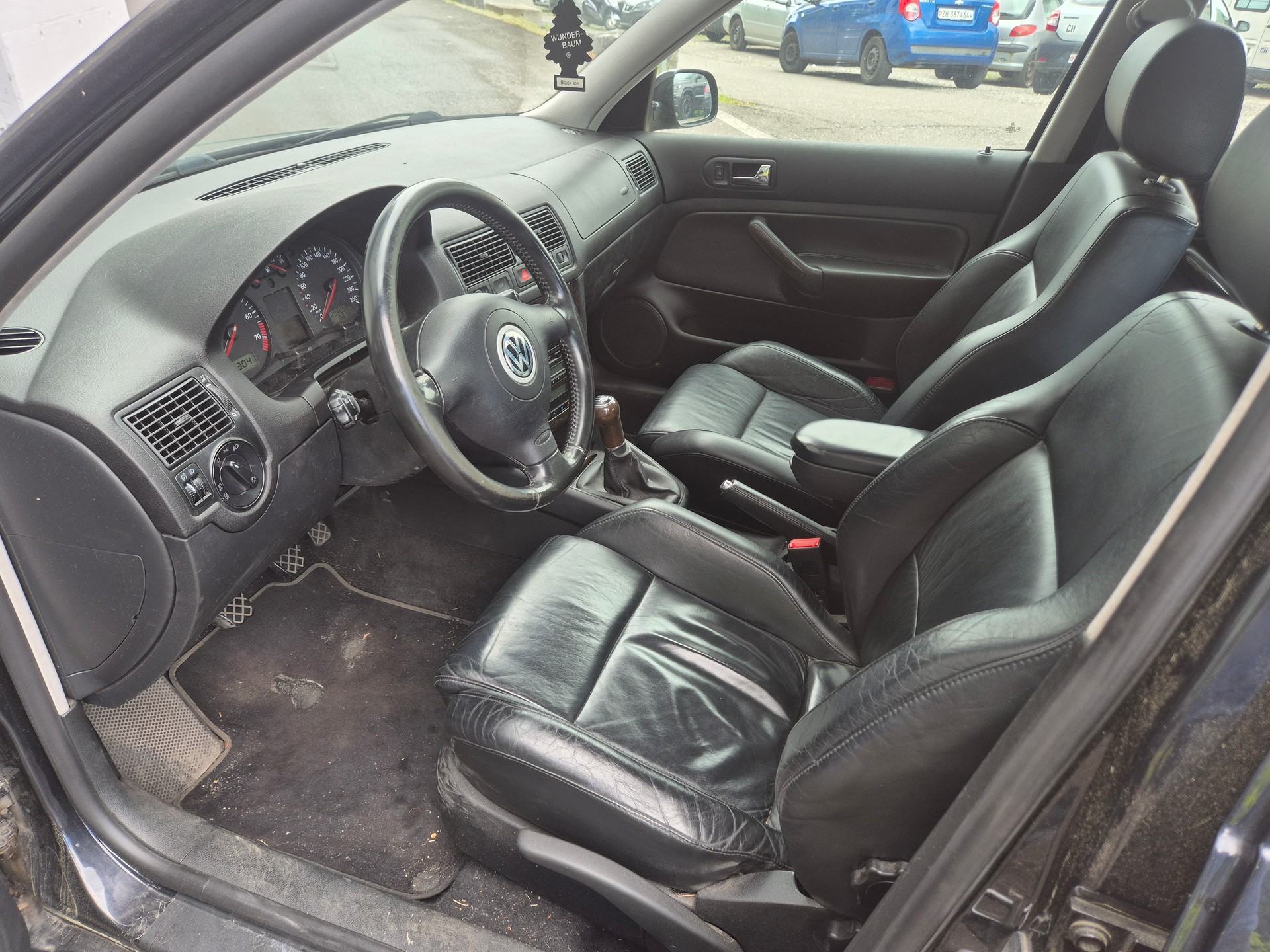 VW Golf 1.8 T GTI-image-10