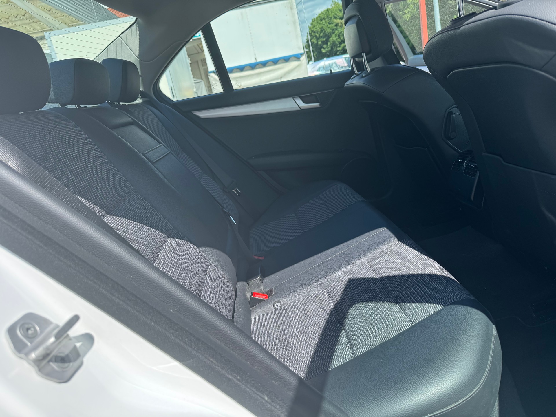 MERCEDES-BENZ C 180 Avantgarde 7G-Tronic-image-14