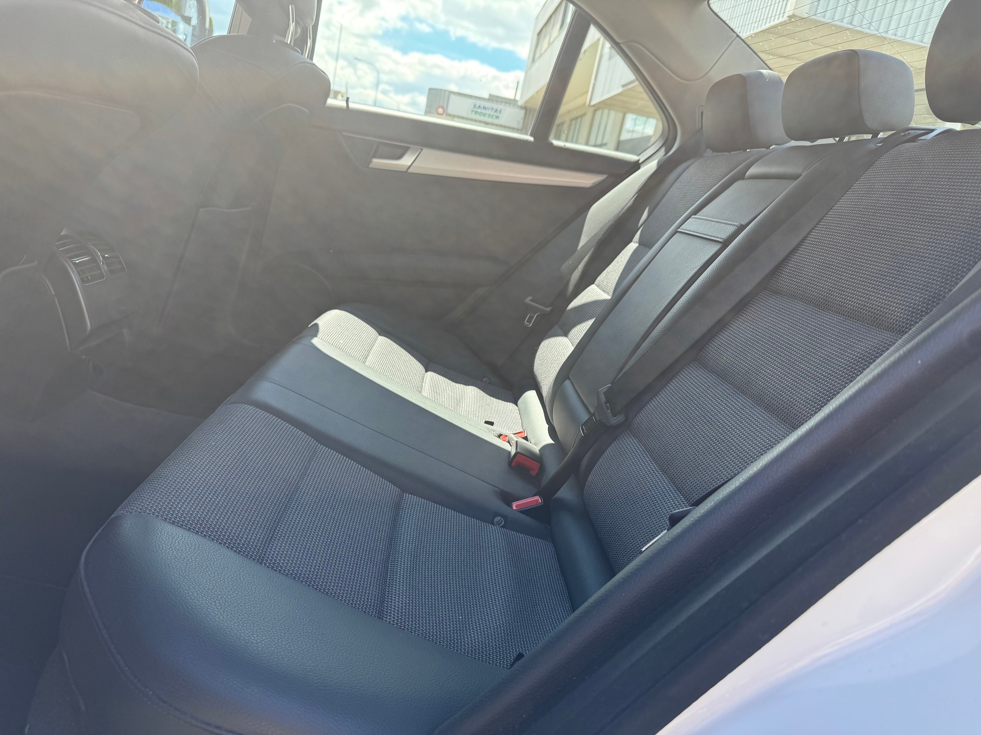 MERCEDES-BENZ C 180 Avantgarde 7G-Tronic-image-13