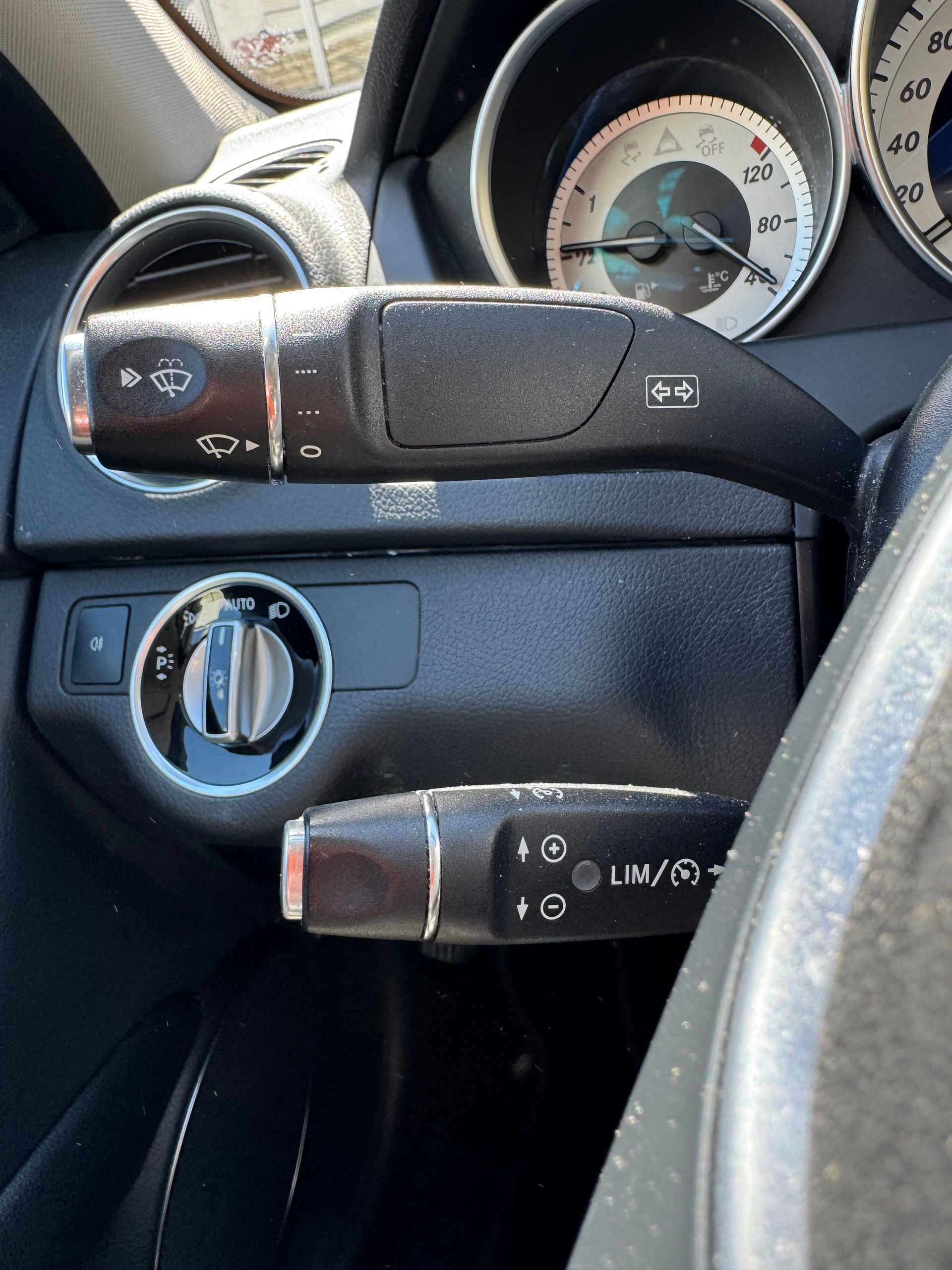 MERCEDES-BENZ C 180 Avantgarde 7G-Tronic-image-12