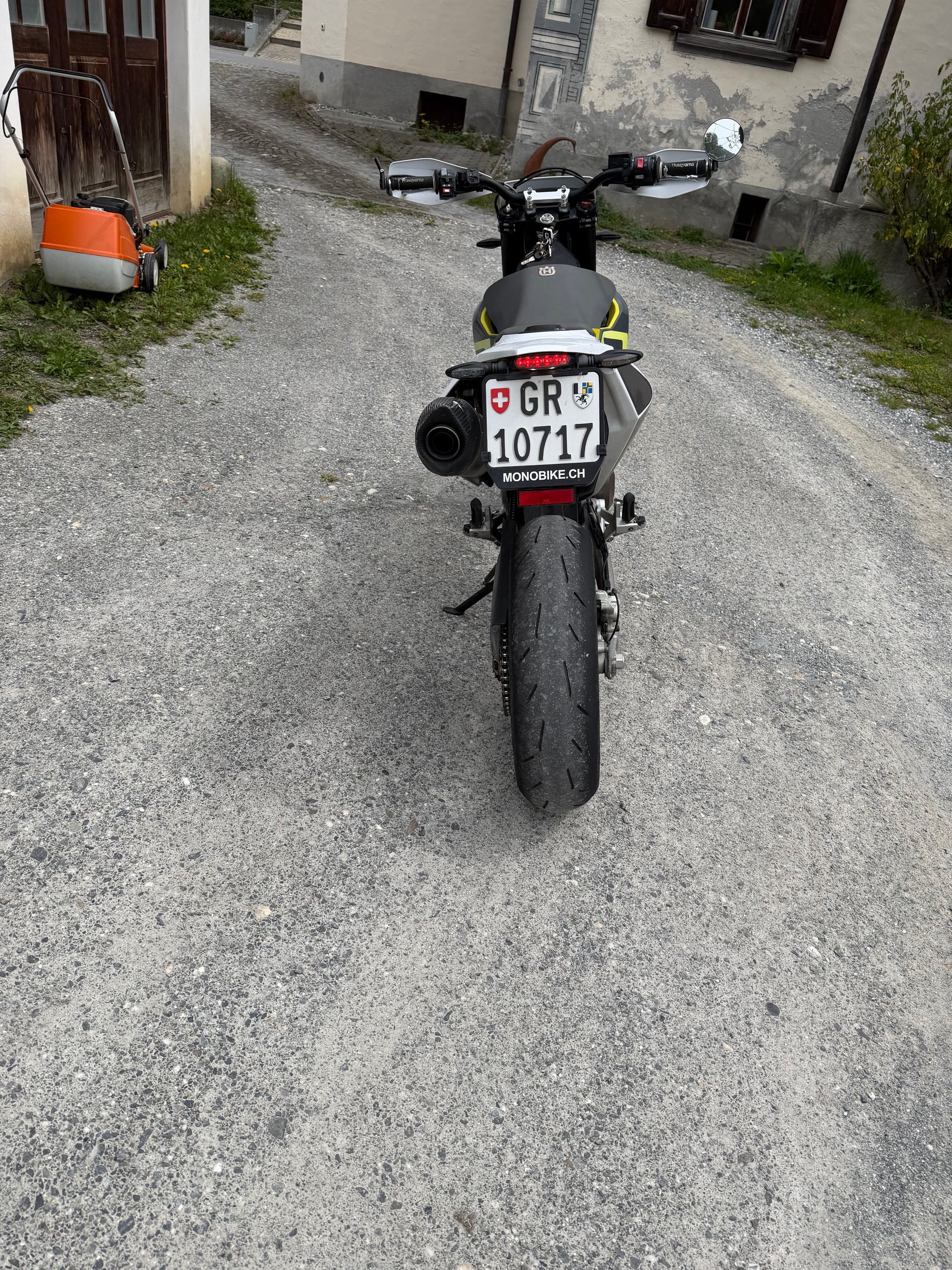 HUSQVARNA 701 Supermoto-image-5