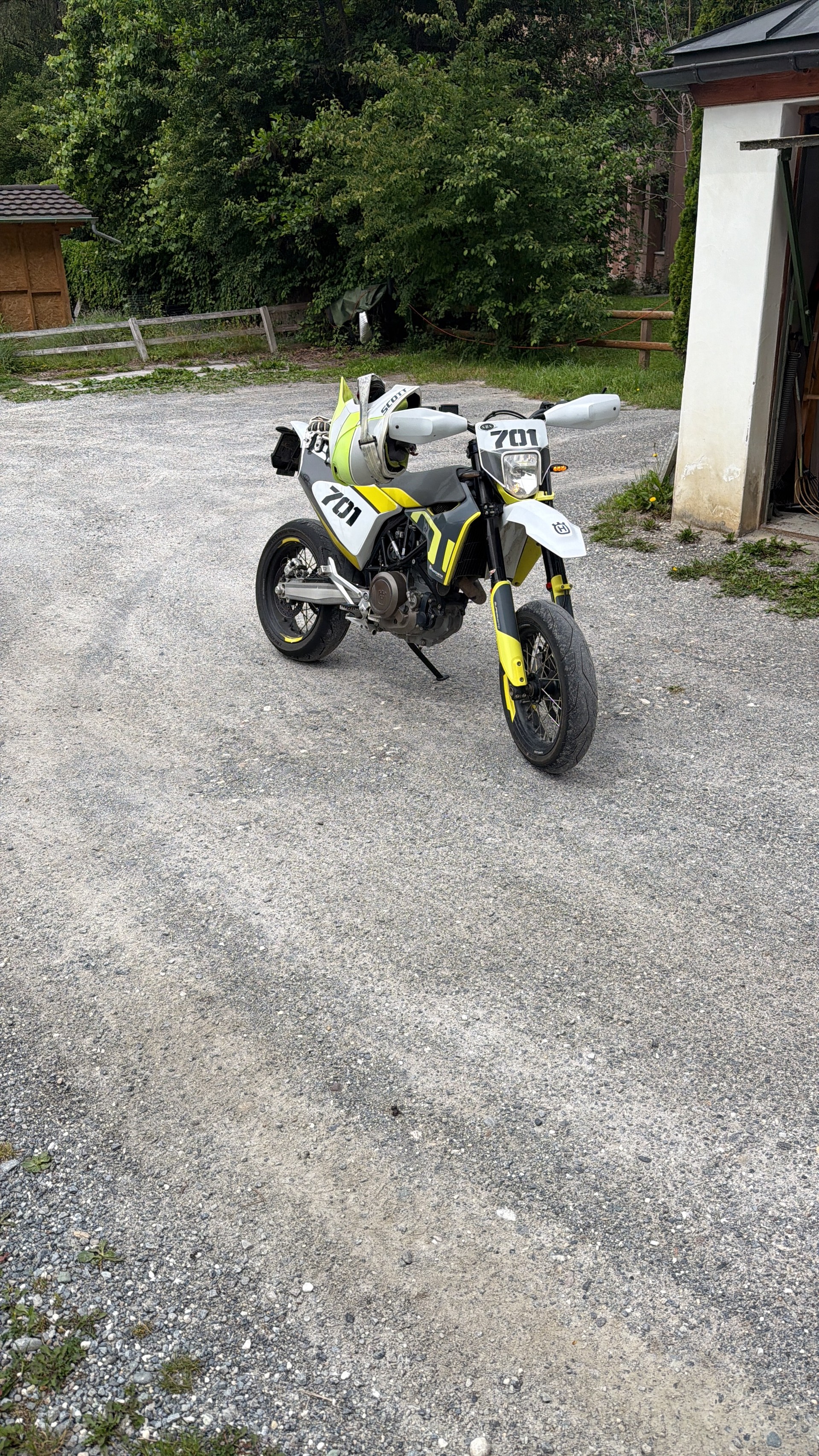 HUSQVARNA 701 Supermoto-image-2