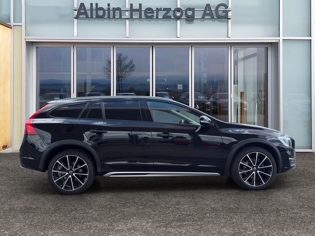 VOLVO V60 Cross Country 2.4 D4 Executive AWD S/S-image-4