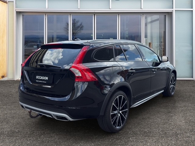 VOLVO V60 Cross Country 2.4 D4 Executive AWD S/S-showroom-element-2