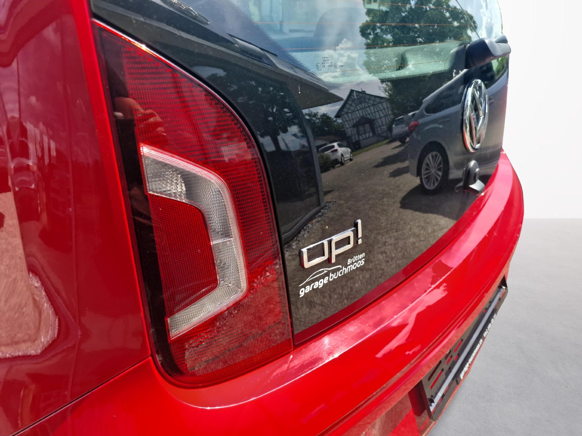 VW Up 1.0 MPI 60 High ASG-image-12