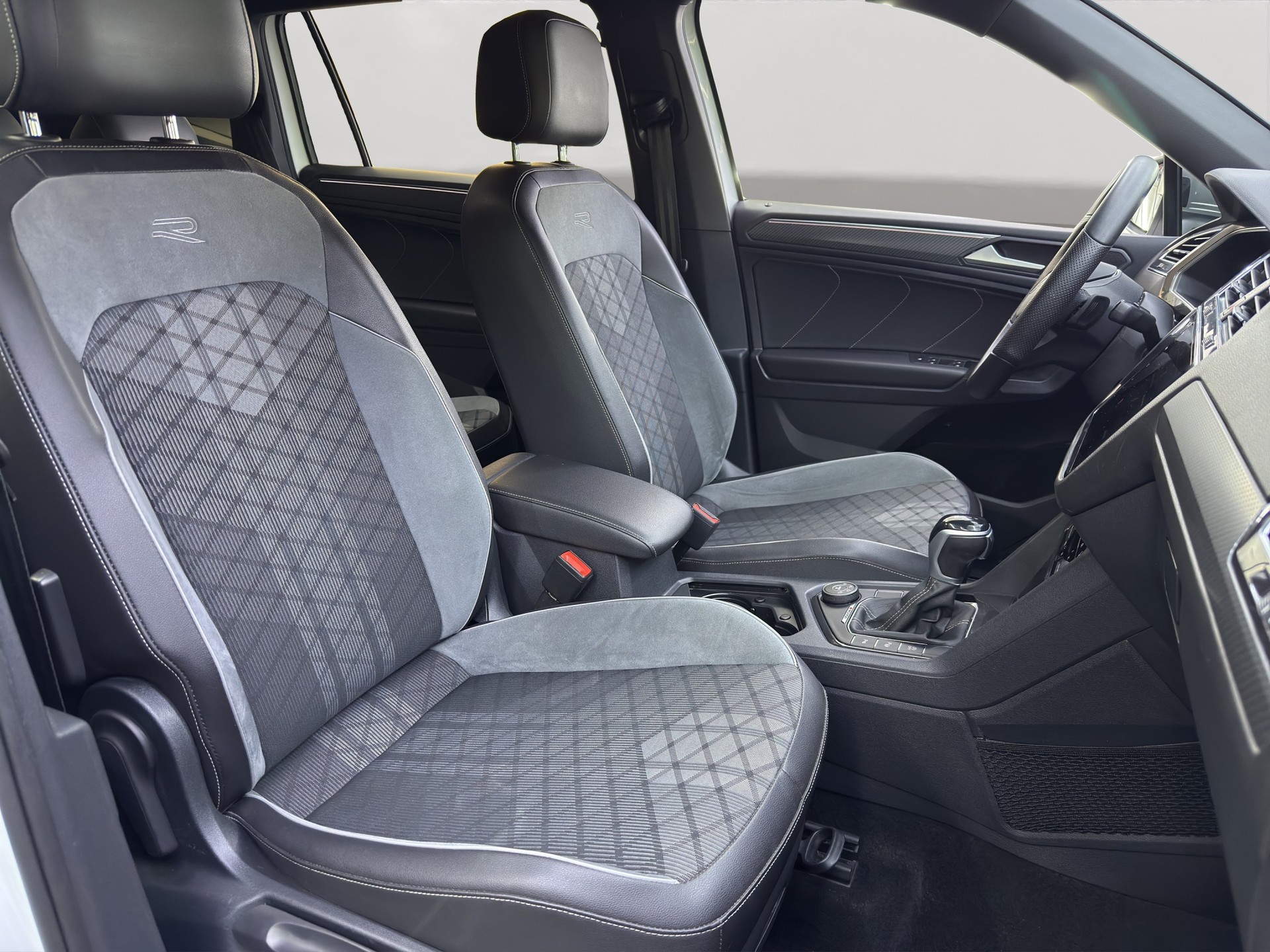 VW Tiguan Allspace 2.0TSI R-Line 4Motion DSG-image-14