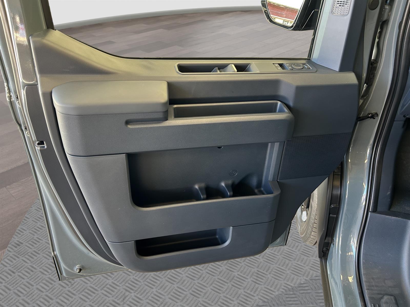 KIA PV5 Passenger 71.2 kWh Plus-image-7