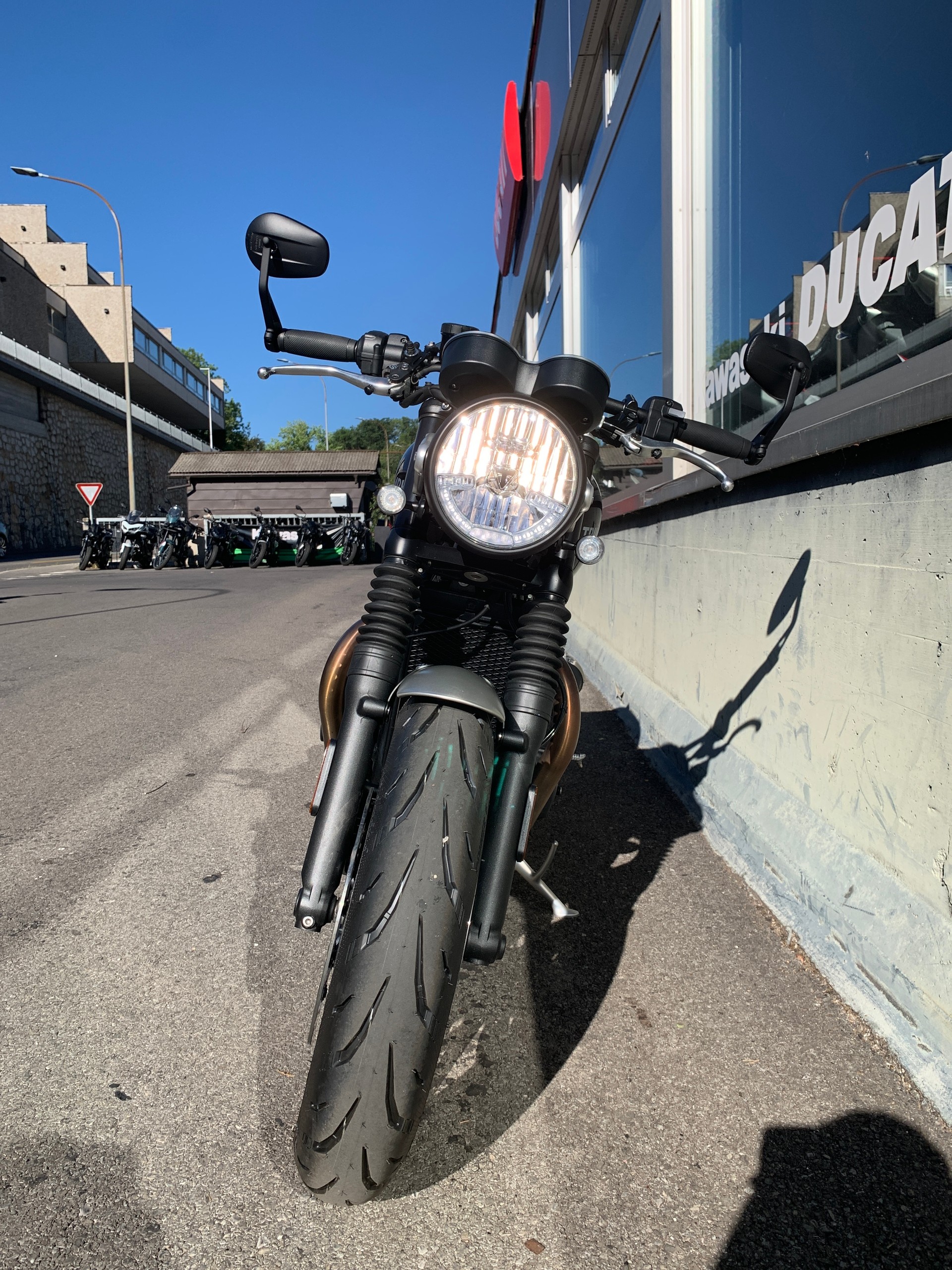 TRIUMPH Speed Twin 1200-image-2