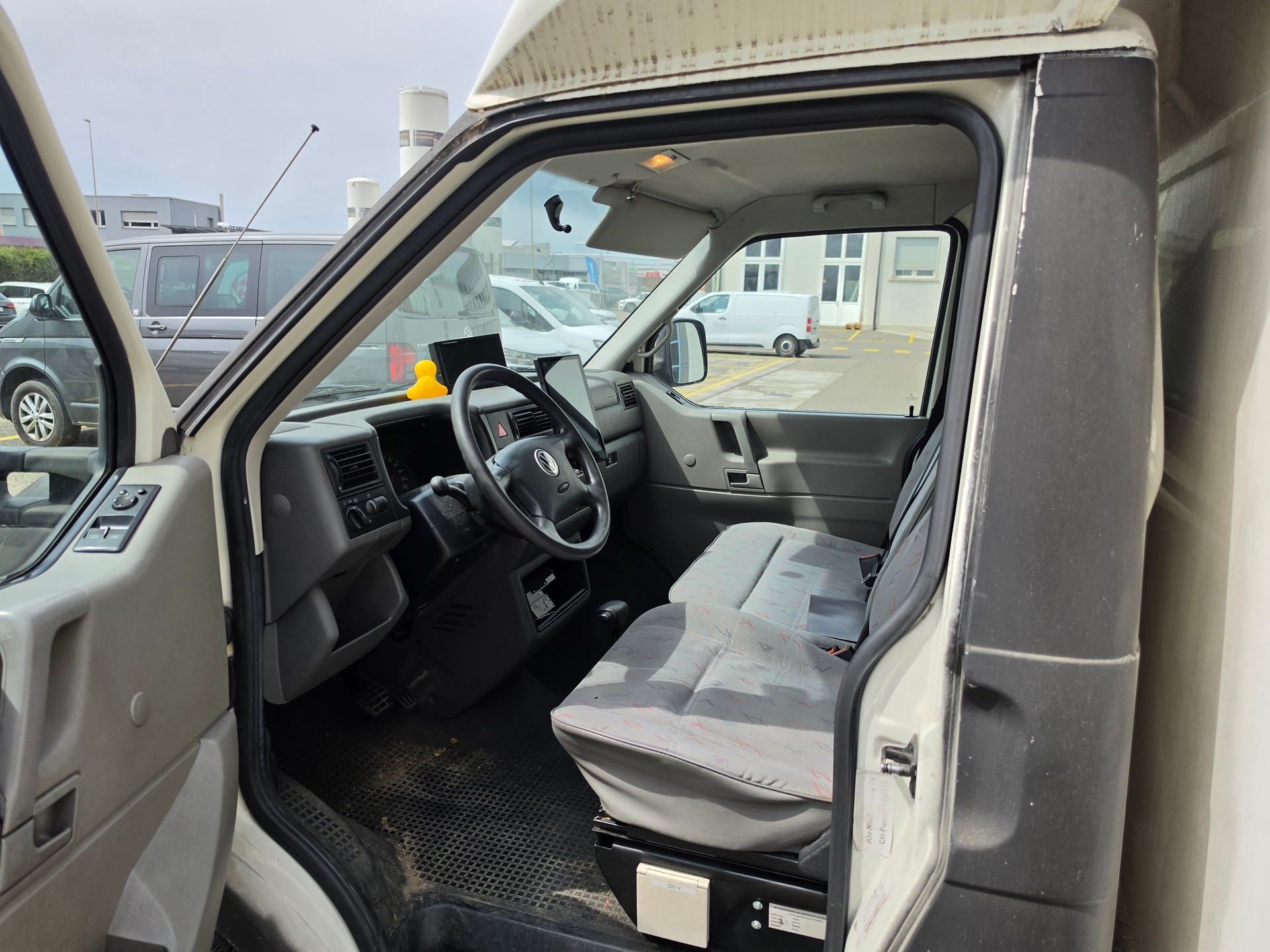 VW Kasten mit Hebebühne HOHE NUTZLAST-image-3