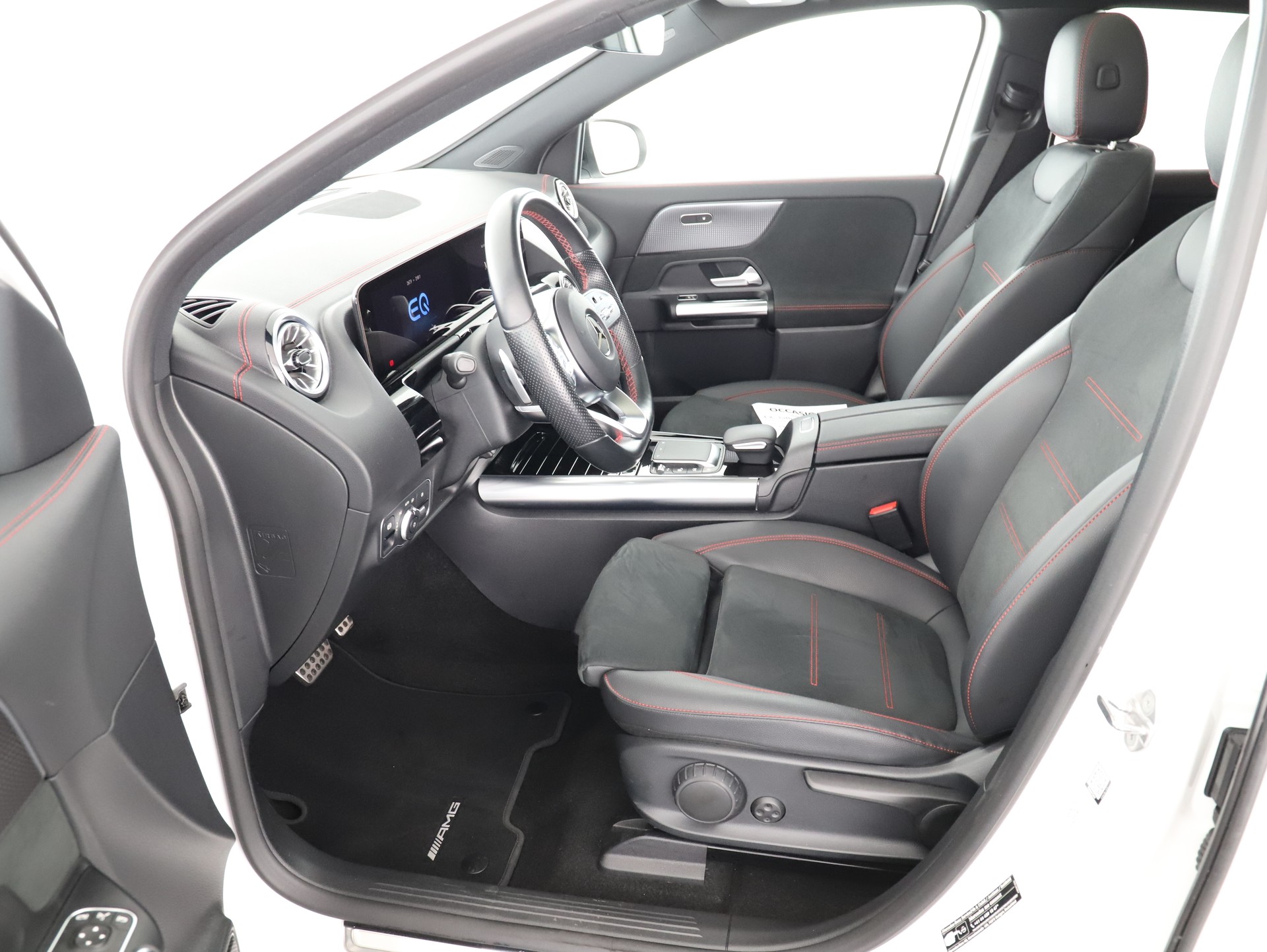 MERCEDES-BENZ EQA 300 AMG Line 4Matic-image-9
