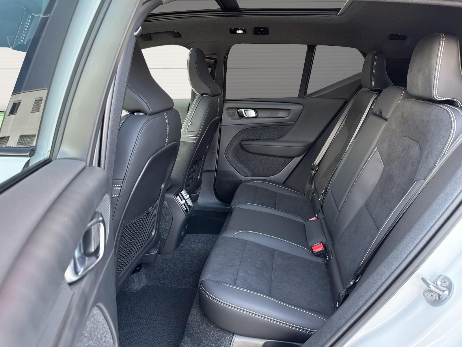 VOLVO EX40 Twin Ultra AWD-image-9