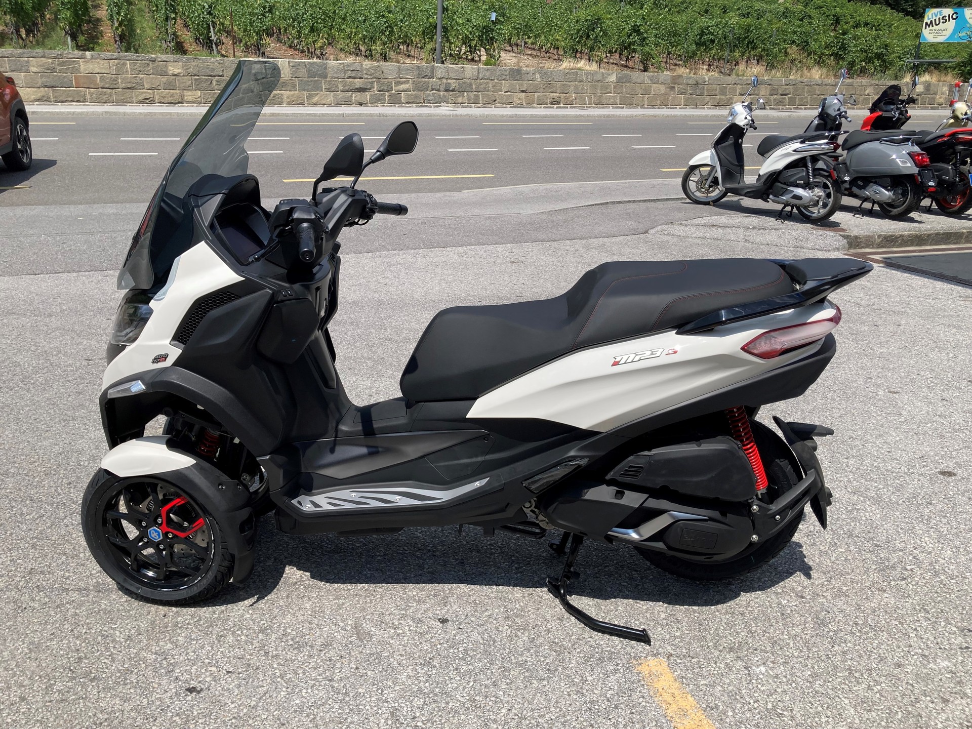 PIAGGIO MP3 400 Sport RST-image-1