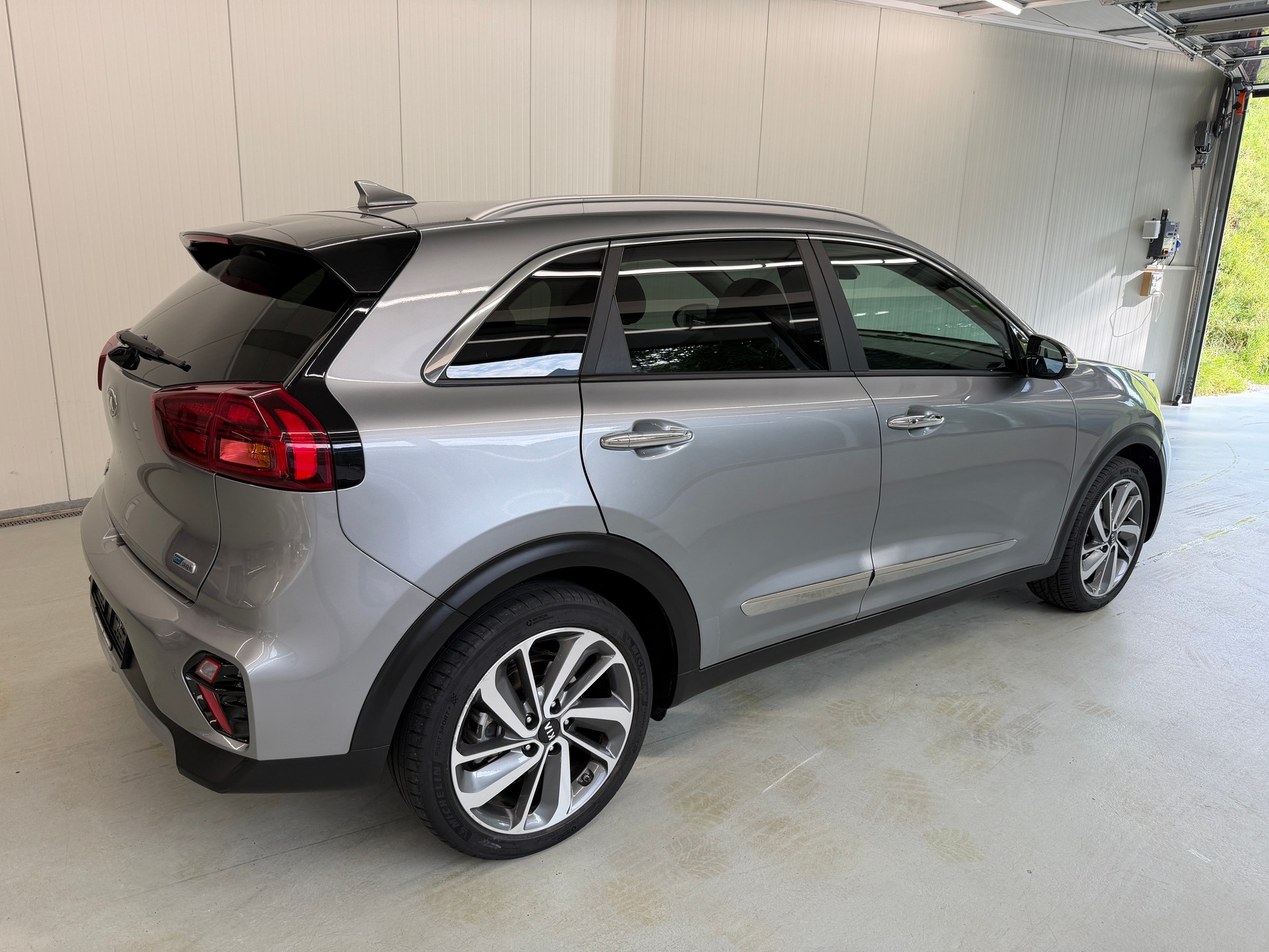 KIA Niro 1.6GDi Plug-in Hybrid Style DCT-showroom-element-3