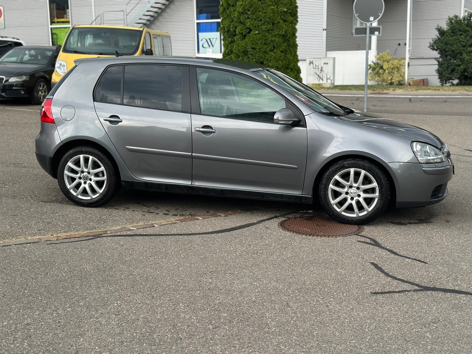 VW Golf 2.0 TDI Sportline 4Motion-image-8