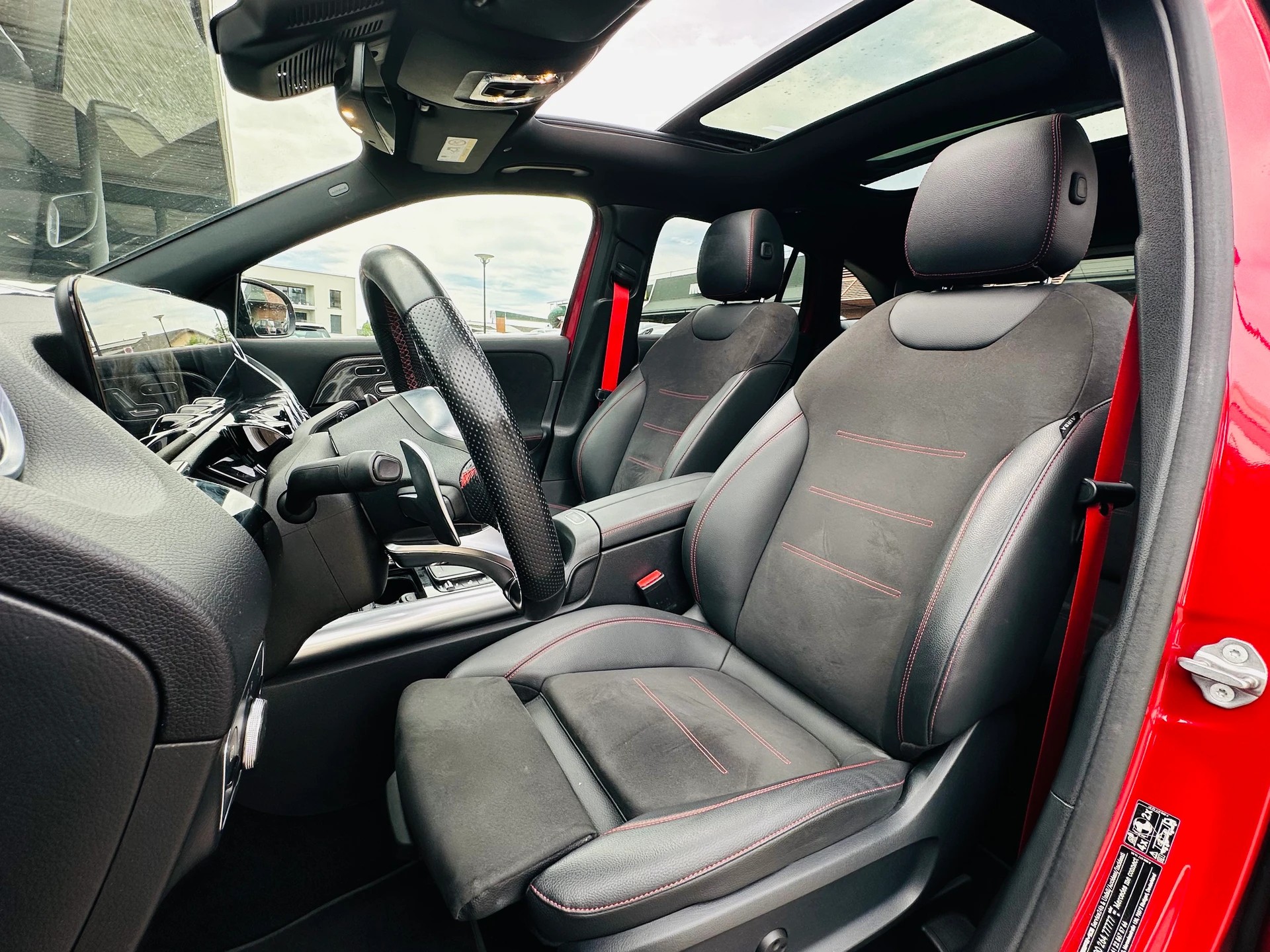 MERCEDES-BENZ GLA 35 AMG 4Matic 8G-Speedshift DCT-image-19