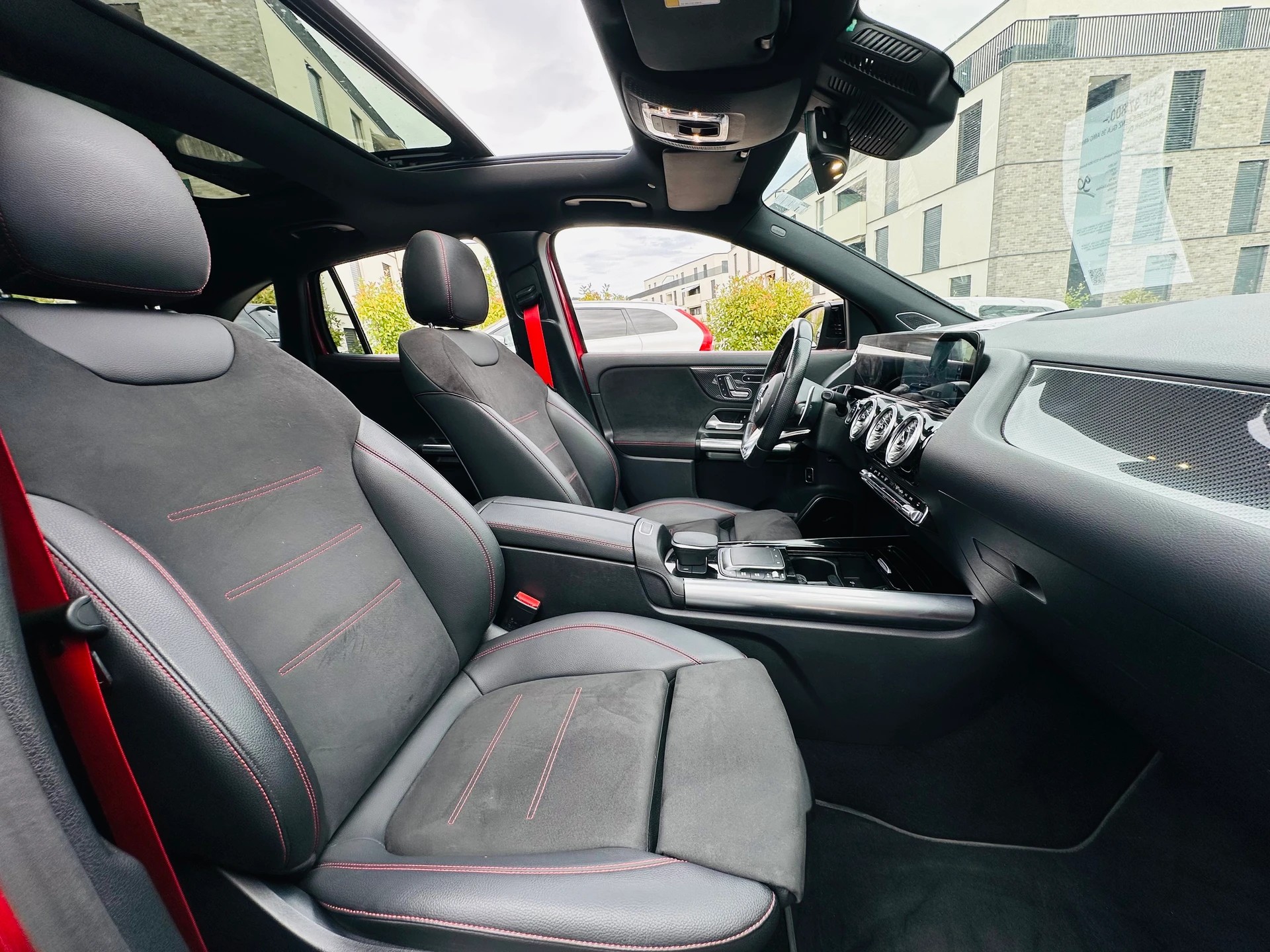 MERCEDES-BENZ GLA 35 AMG 4Matic 8G-Speedshift DCT-image-17