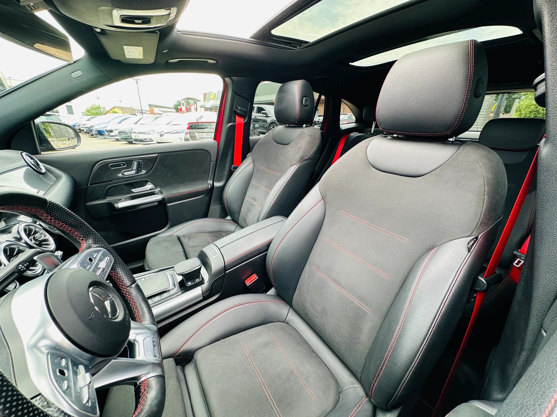 MERCEDES-BENZ GLA 35 AMG 4Matic 8G-Speedshift DCT-image-18