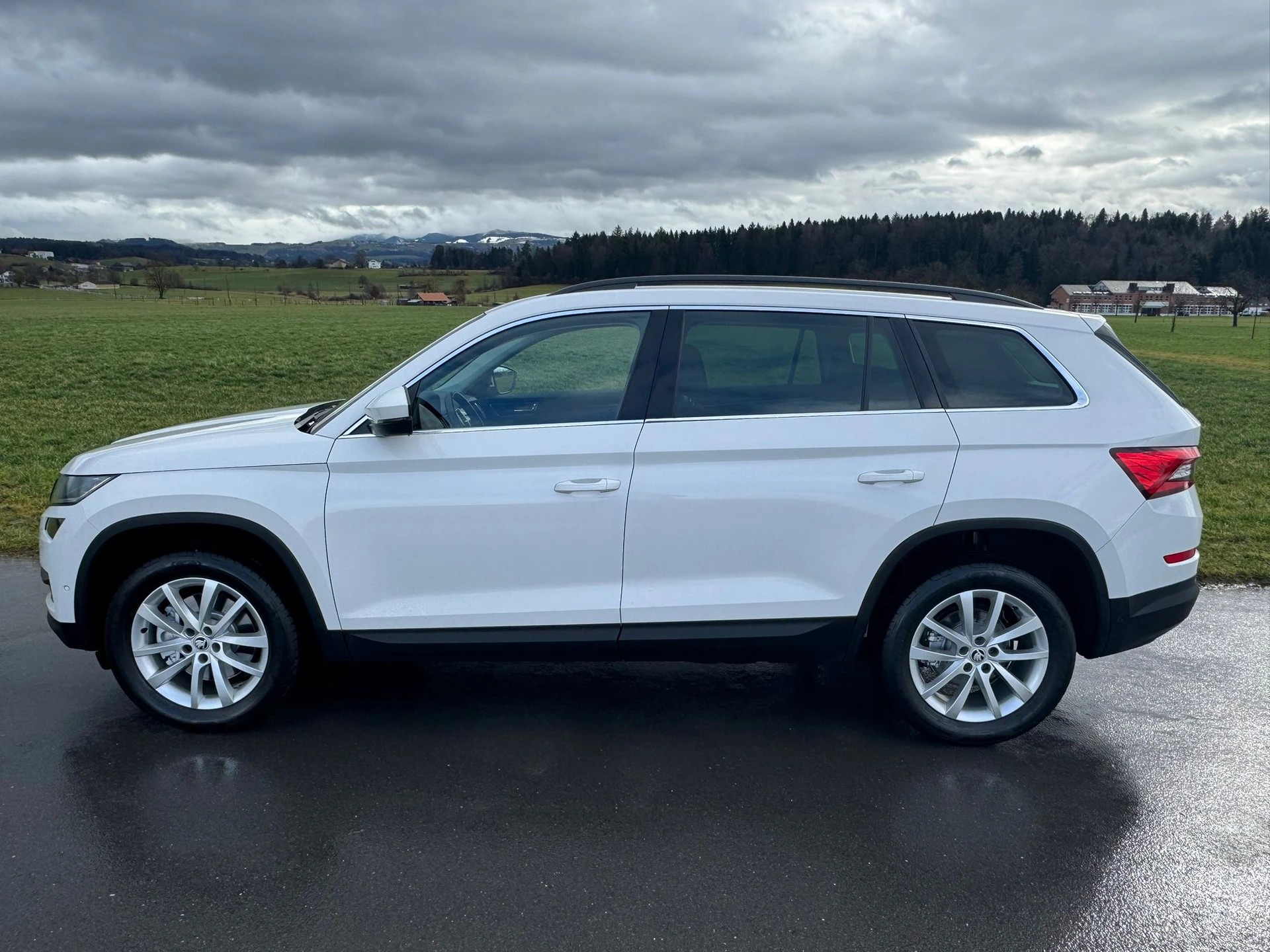 SKODA Kodiaq 2.0 TDI SCR Style 4x4 DSG mit Anhängerkupplung-image-4